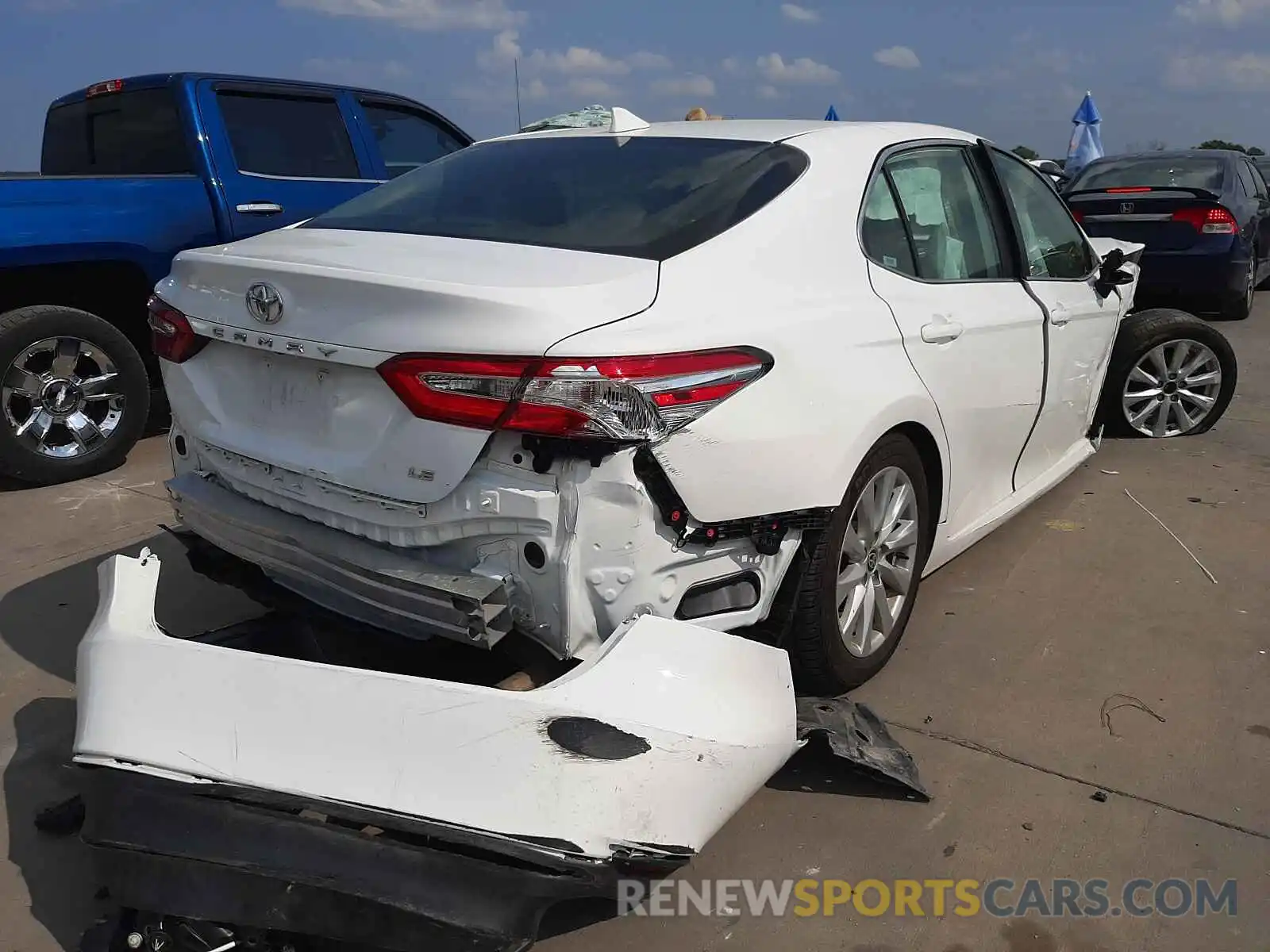 4 Photograph of a damaged car 4T1C11AK7LU358835 TOYOTA CAMRY 2020