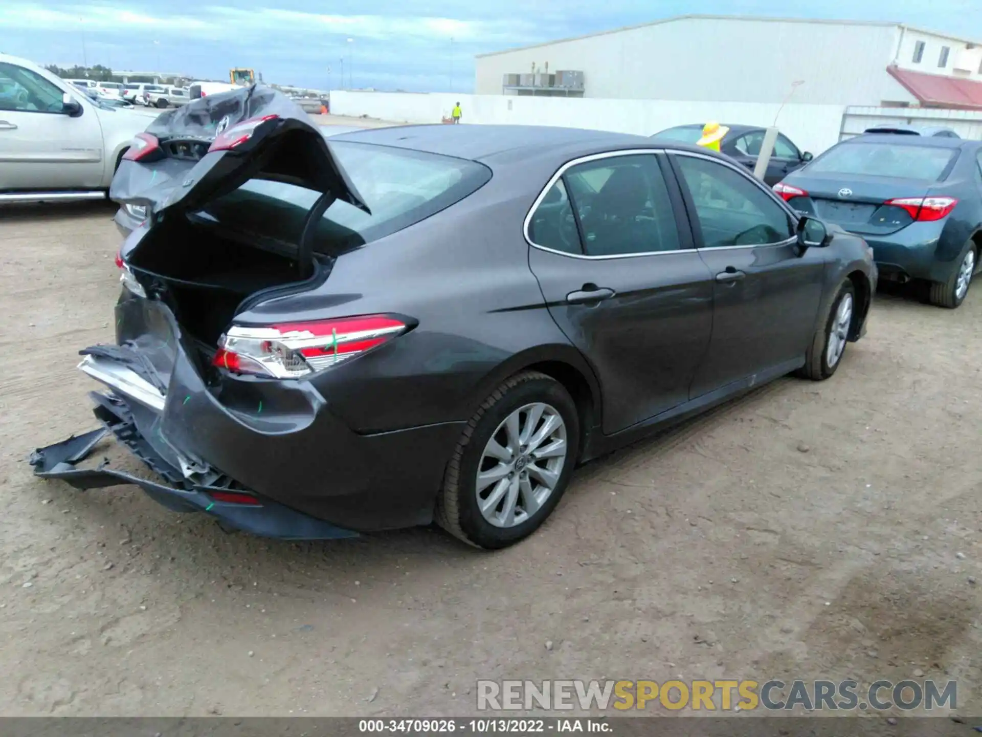 4 Photograph of a damaged car 4T1C11AK7LU359628 TOYOTA CAMRY 2020