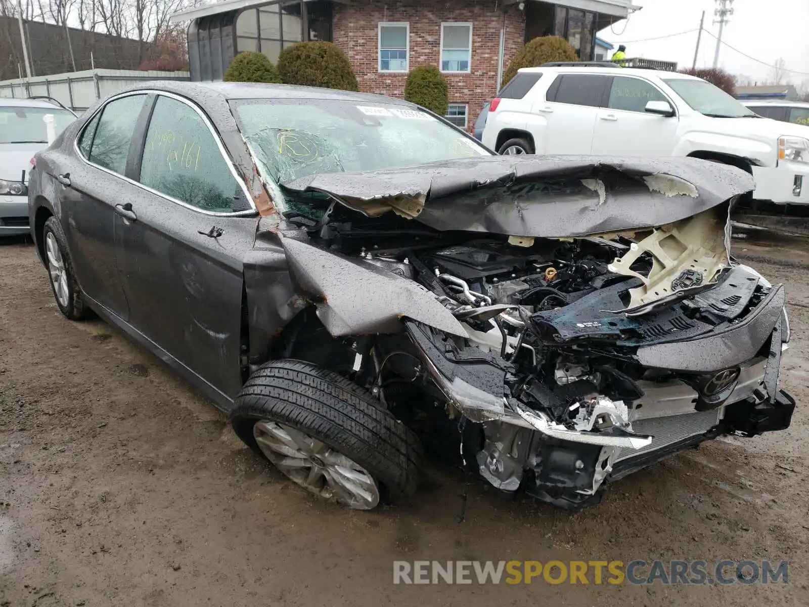 1 Photograph of a damaged car 4T1C11AK7LU360729 TOYOTA CAMRY 2020