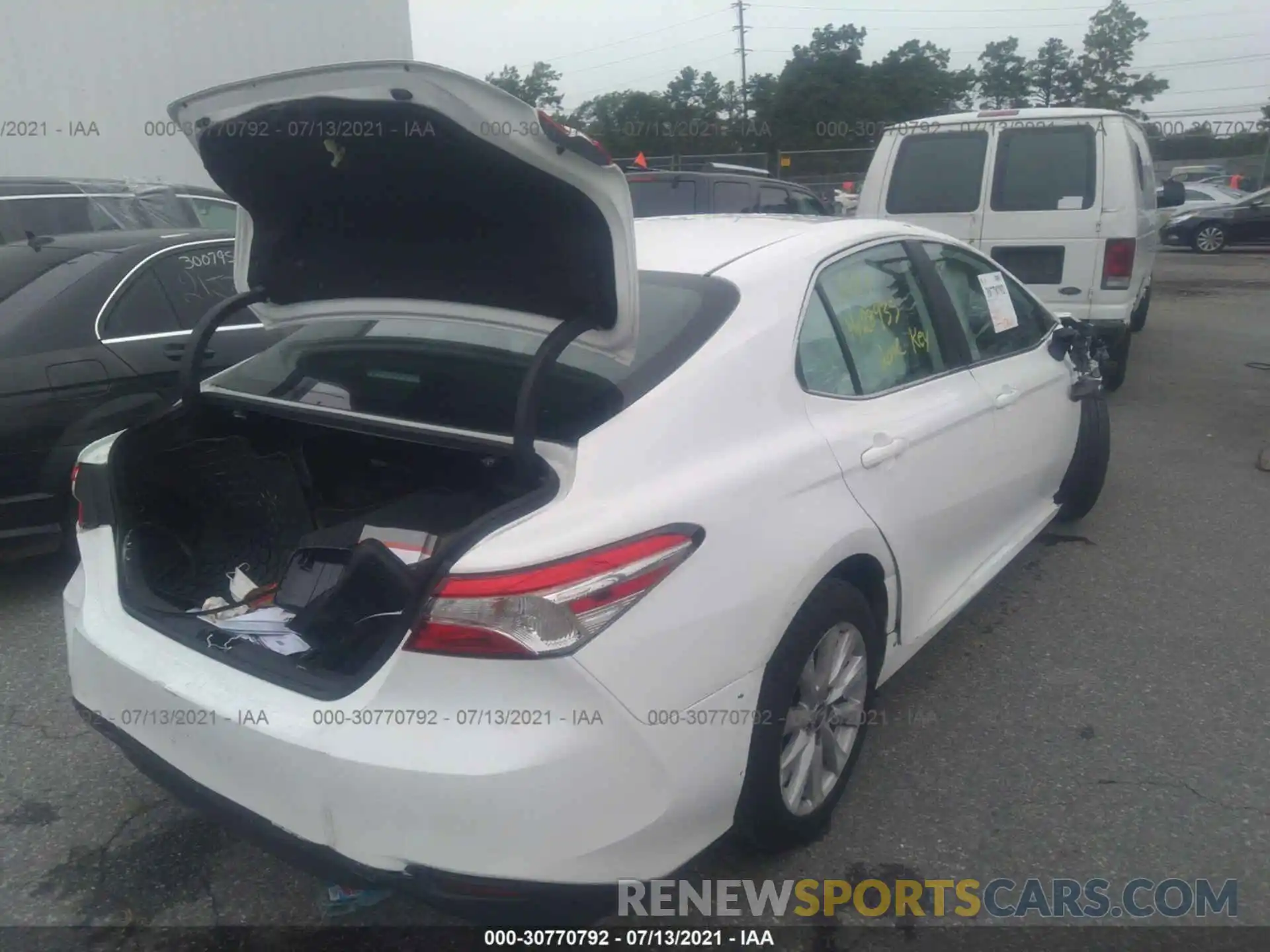 4 Photograph of a damaged car 4T1C11AK7LU399823 TOYOTA CAMRY 2020