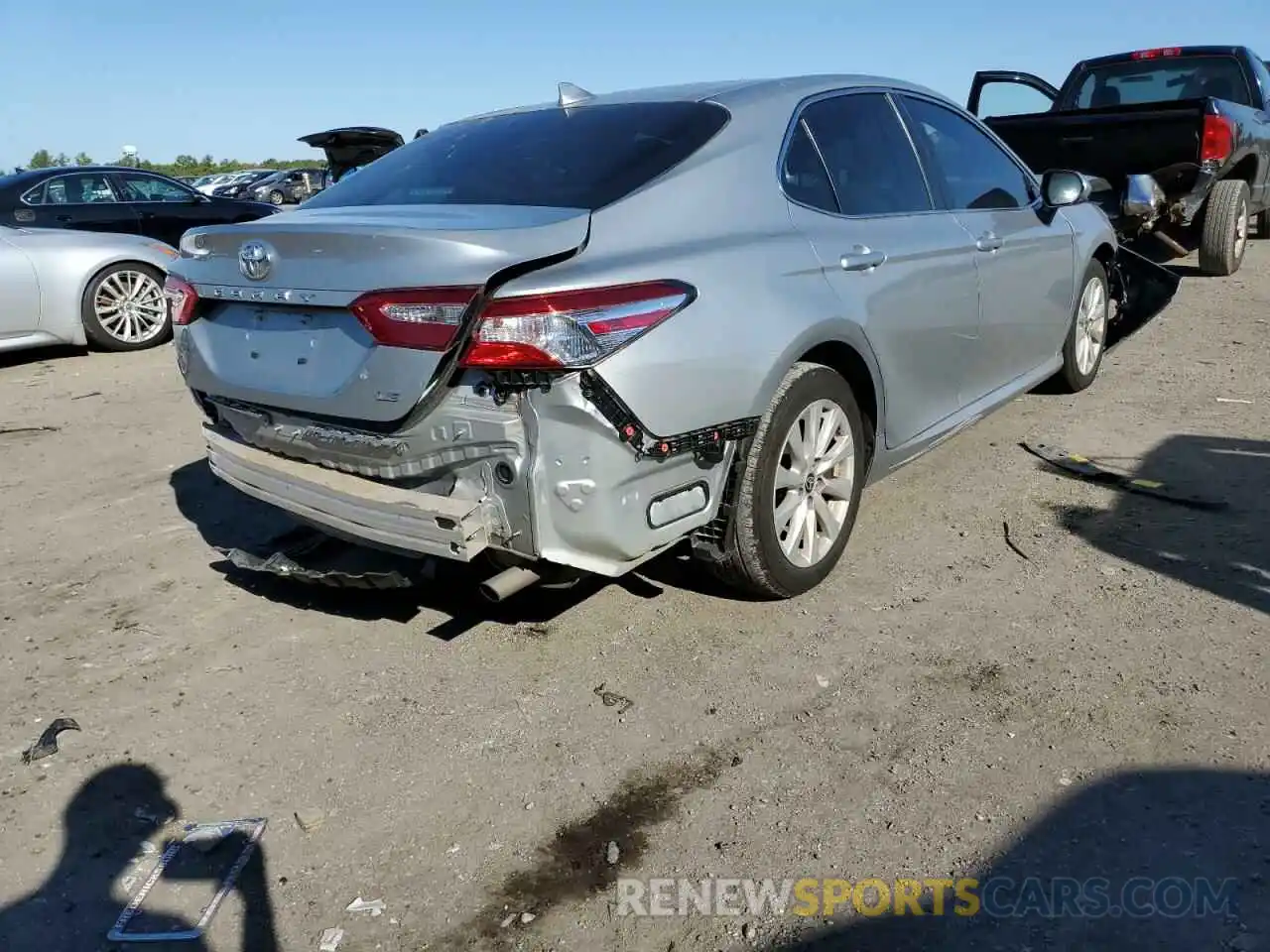 4 Photograph of a damaged car 4T1C11AK7LU401490 TOYOTA CAMRY 2020