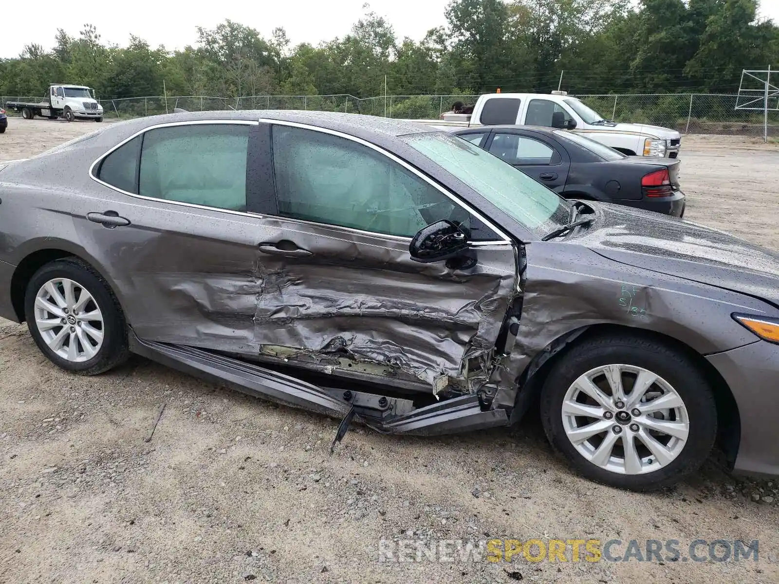 9 Photograph of a damaged car 4T1C11AK7LU862317 TOYOTA CAMRY 2020