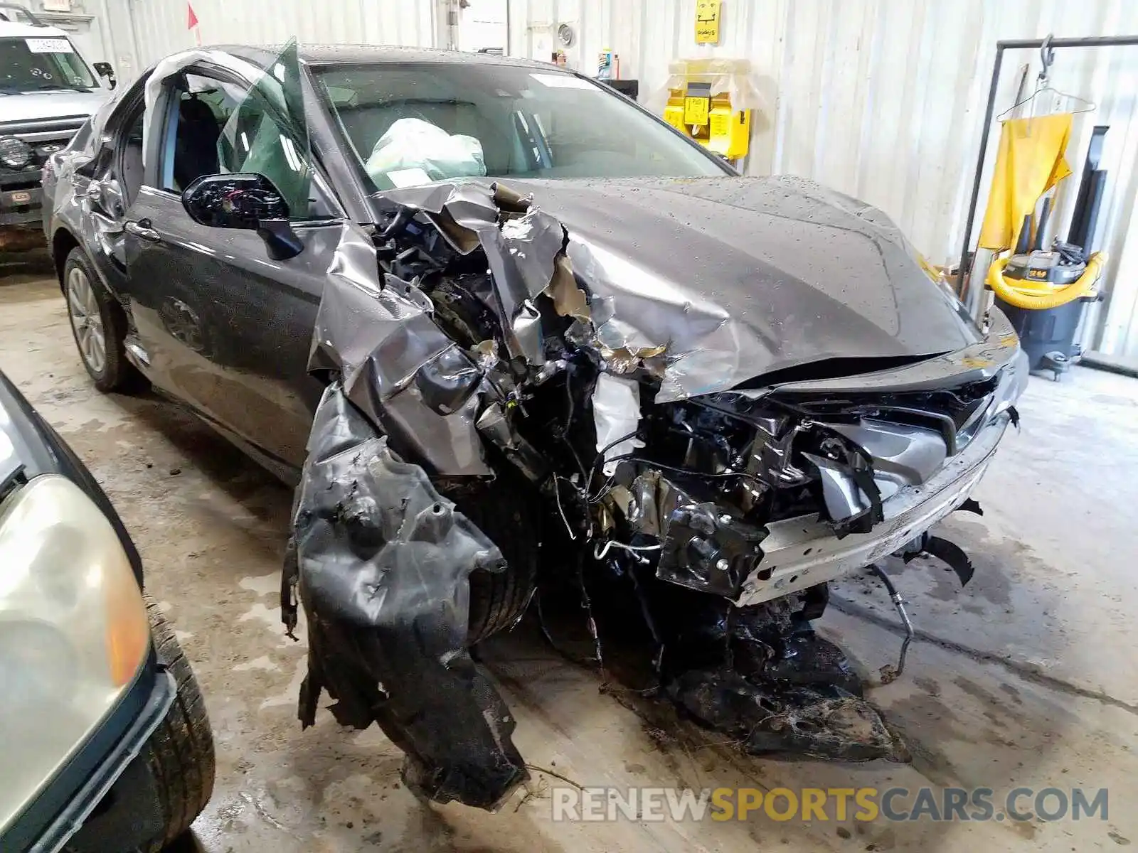 1 Photograph of a damaged car 4T1C11AK7LU870059 TOYOTA CAMRY 2020