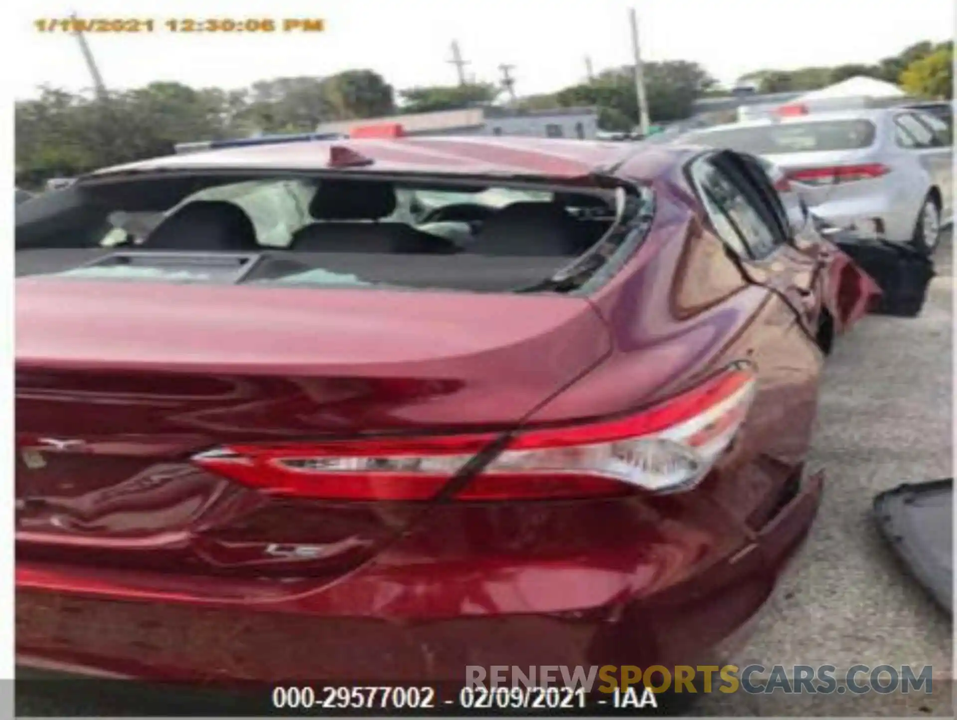 4 Photograph of a damaged car 4T1C11AK7LU870384 TOYOTA CAMRY 2020