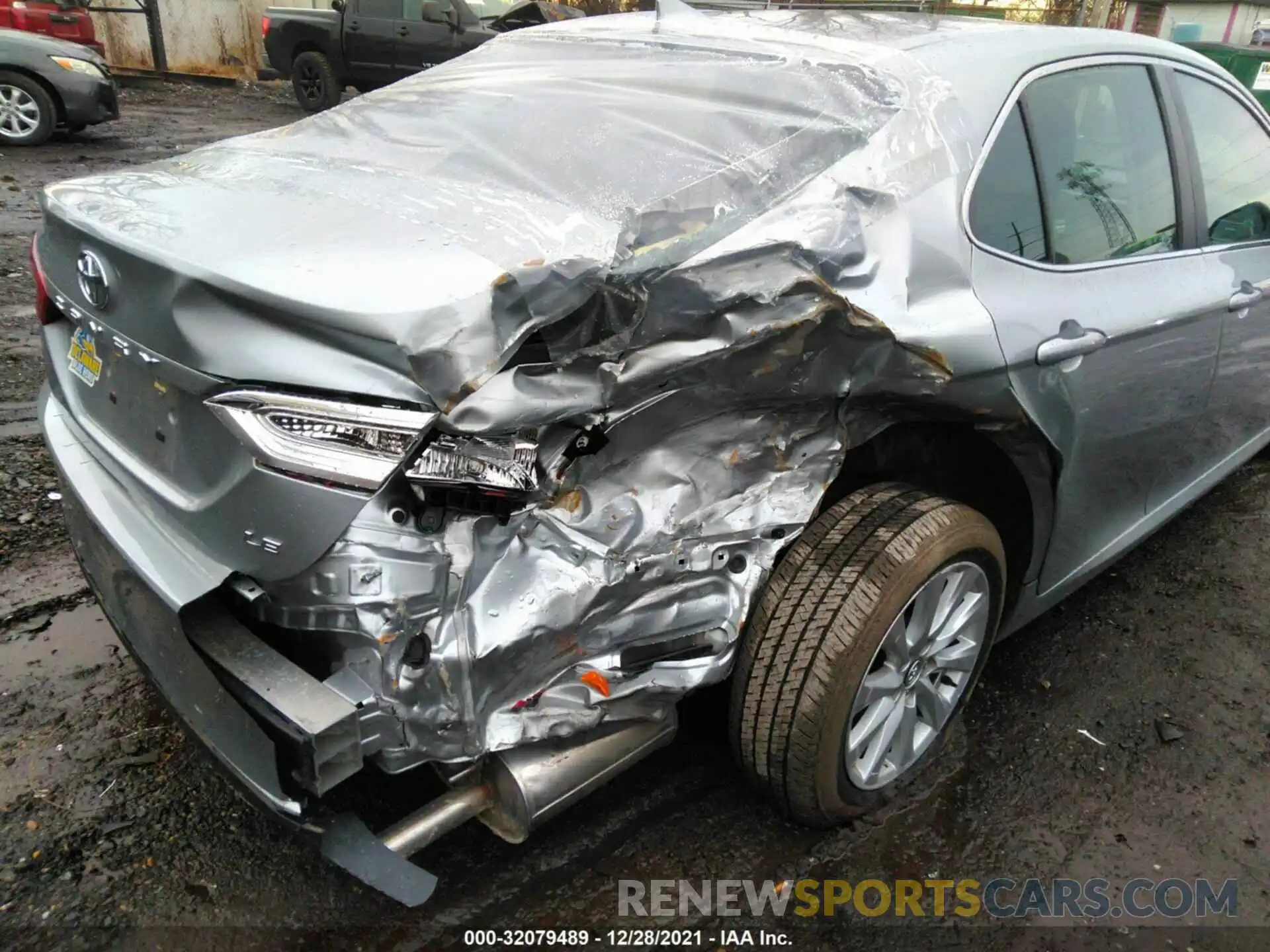 6 Photograph of a damaged car 4T1C11AK7LU881918 TOYOTA CAMRY 2020