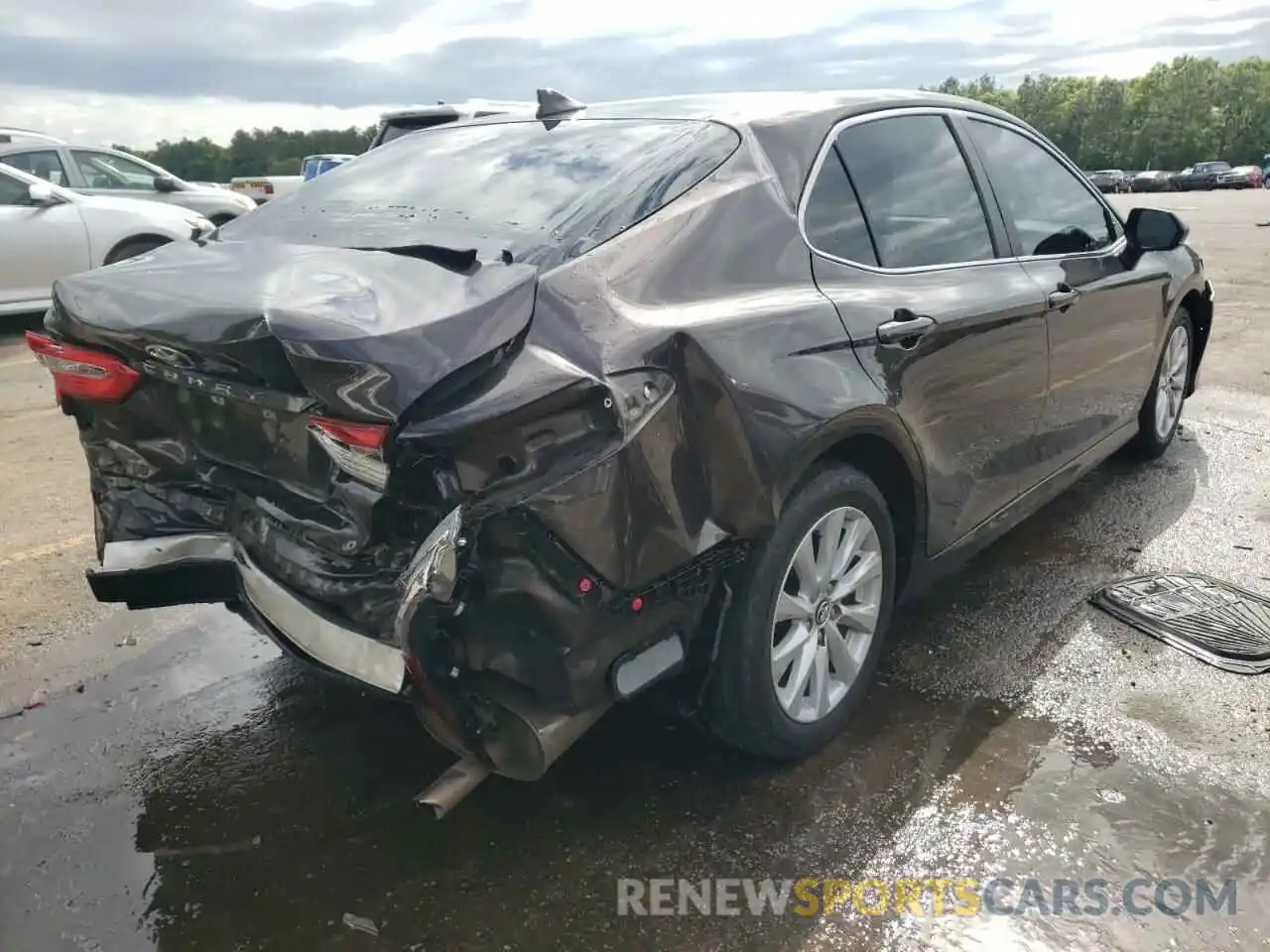 4 Photograph of a damaged car 4T1C11AK7LU894426 TOYOTA CAMRY 2020