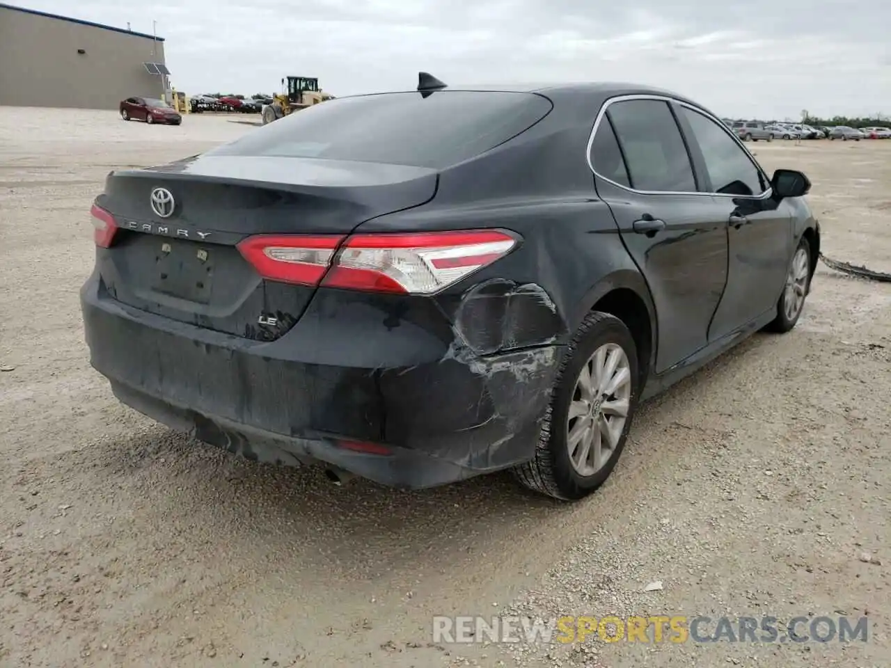 4 Photograph of a damaged car 4T1C11AK7LU907899 TOYOTA CAMRY 2020