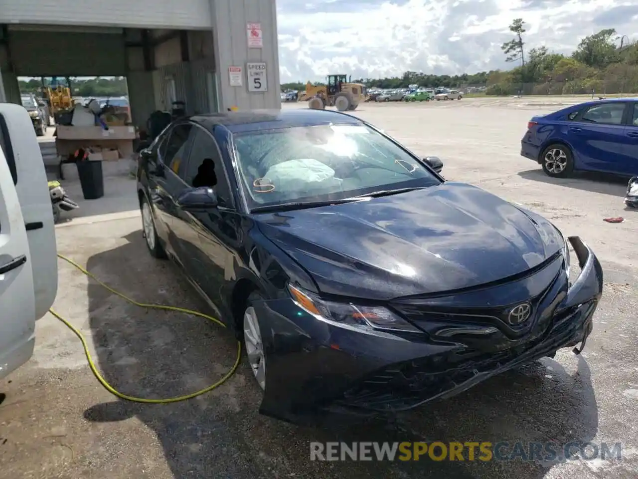 1 Photograph of a damaged car 4T1C11AK7LU911452 TOYOTA CAMRY 2020