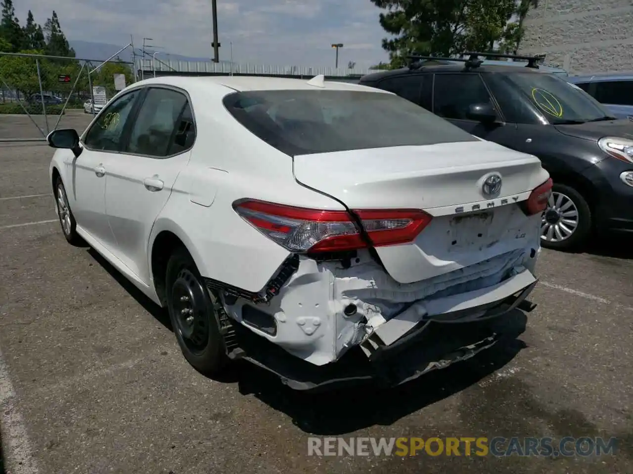 3 Photograph of a damaged car 4T1C11AK7LU917543 TOYOTA CAMRY 2020