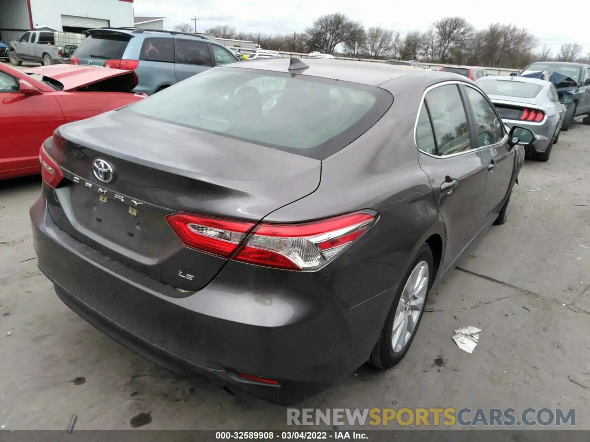 4 Photograph of a damaged car 4T1C11AK7LU919065 TOYOTA CAMRY 2020