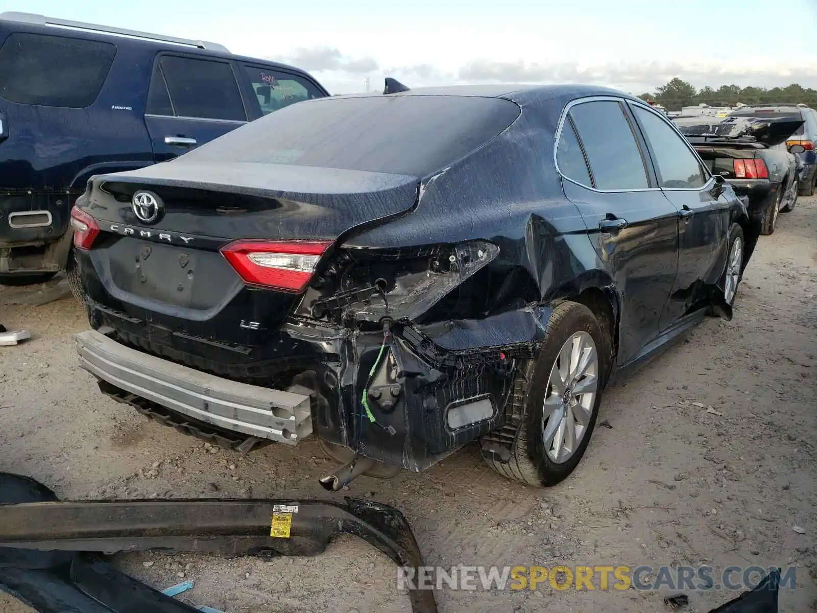 4 Photograph of a damaged car 4T1C11AK7LU920071 TOYOTA CAMRY 2020