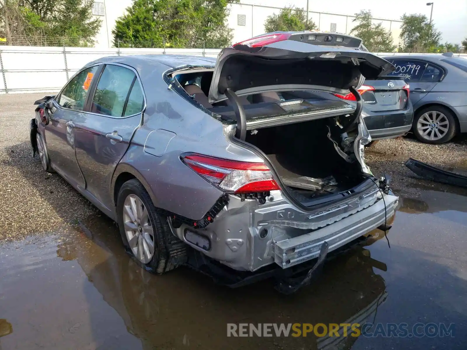 3 Photograph of a damaged car 4T1C11AK7LU921009 TOYOTA CAMRY 2020