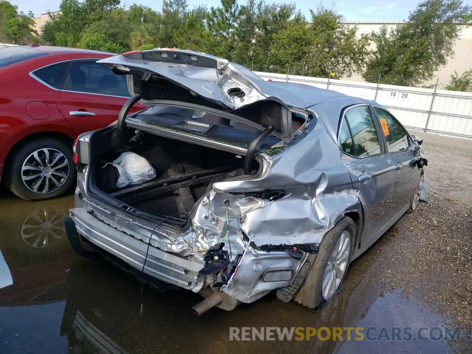 4 Photograph of a damaged car 4T1C11AK7LU921009 TOYOTA CAMRY 2020