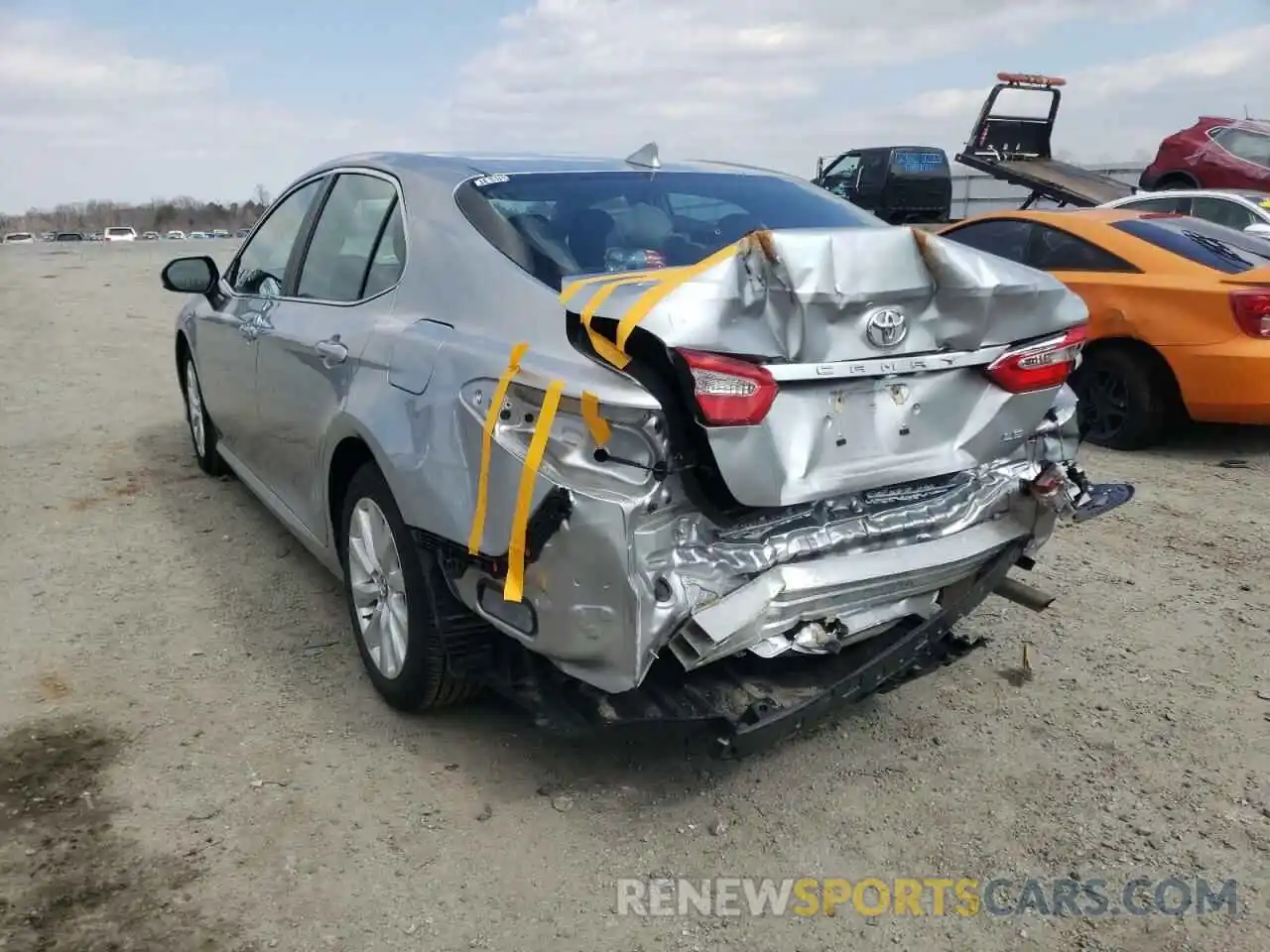 3 Photograph of a damaged car 4T1C11AK7LU926307 TOYOTA CAMRY 2020