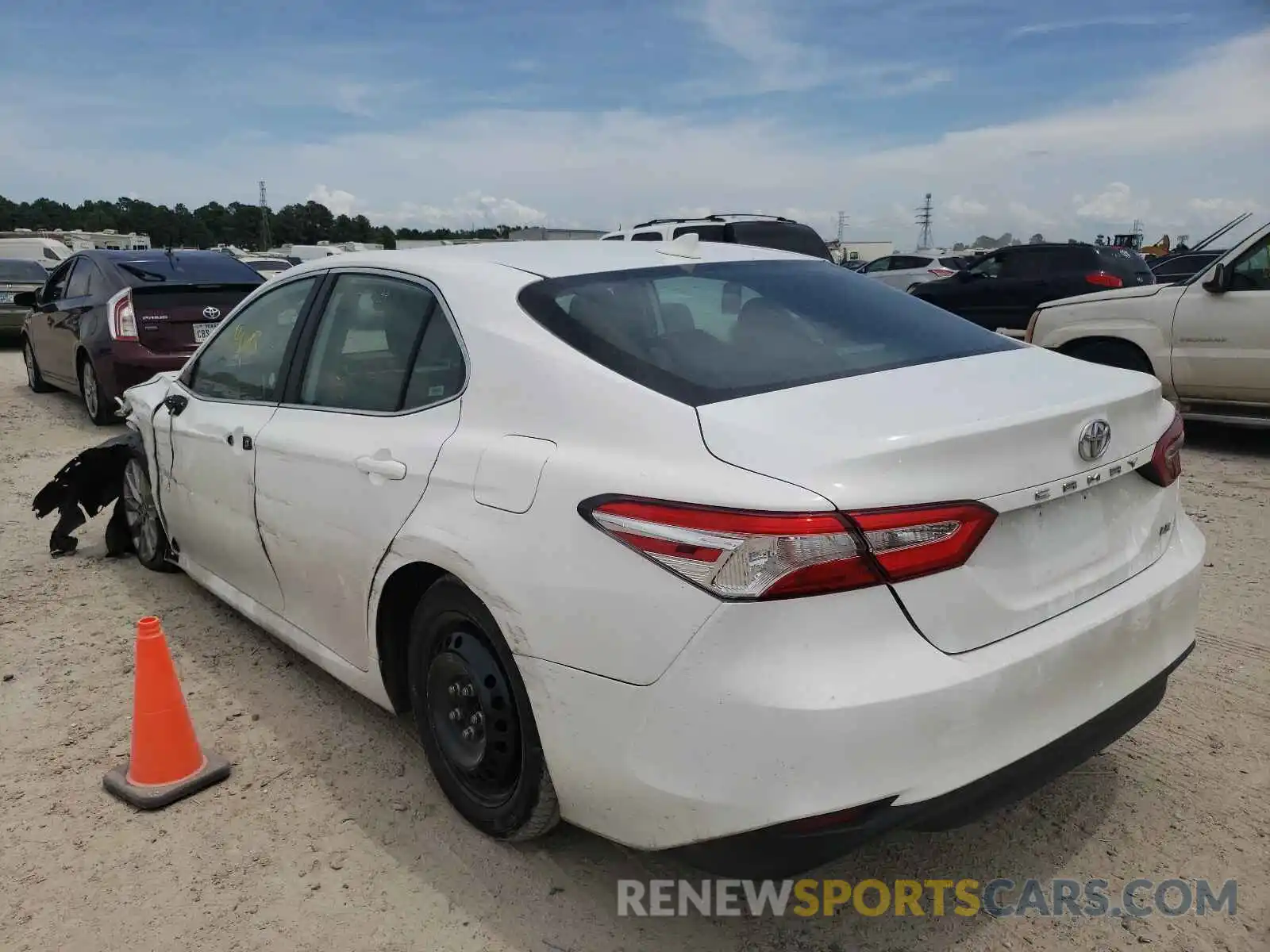 3 Photograph of a damaged car 4T1C11AK7LU929207 TOYOTA CAMRY 2020