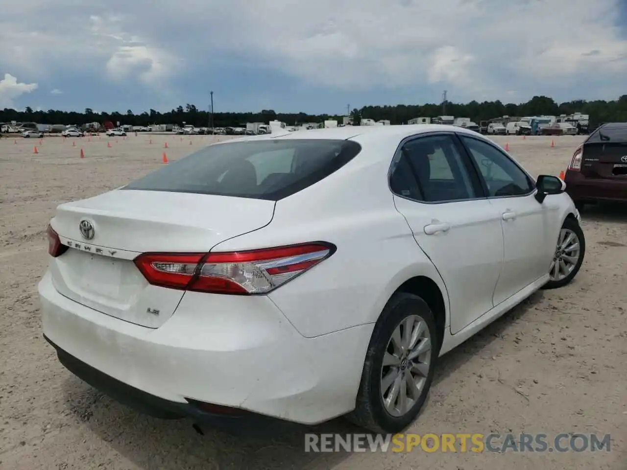 4 Photograph of a damaged car 4T1C11AK7LU929207 TOYOTA CAMRY 2020