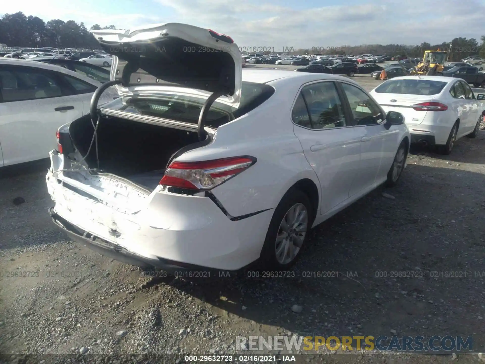 4 Photograph of a damaged car 4T1C11AK7LU931751 TOYOTA CAMRY 2020