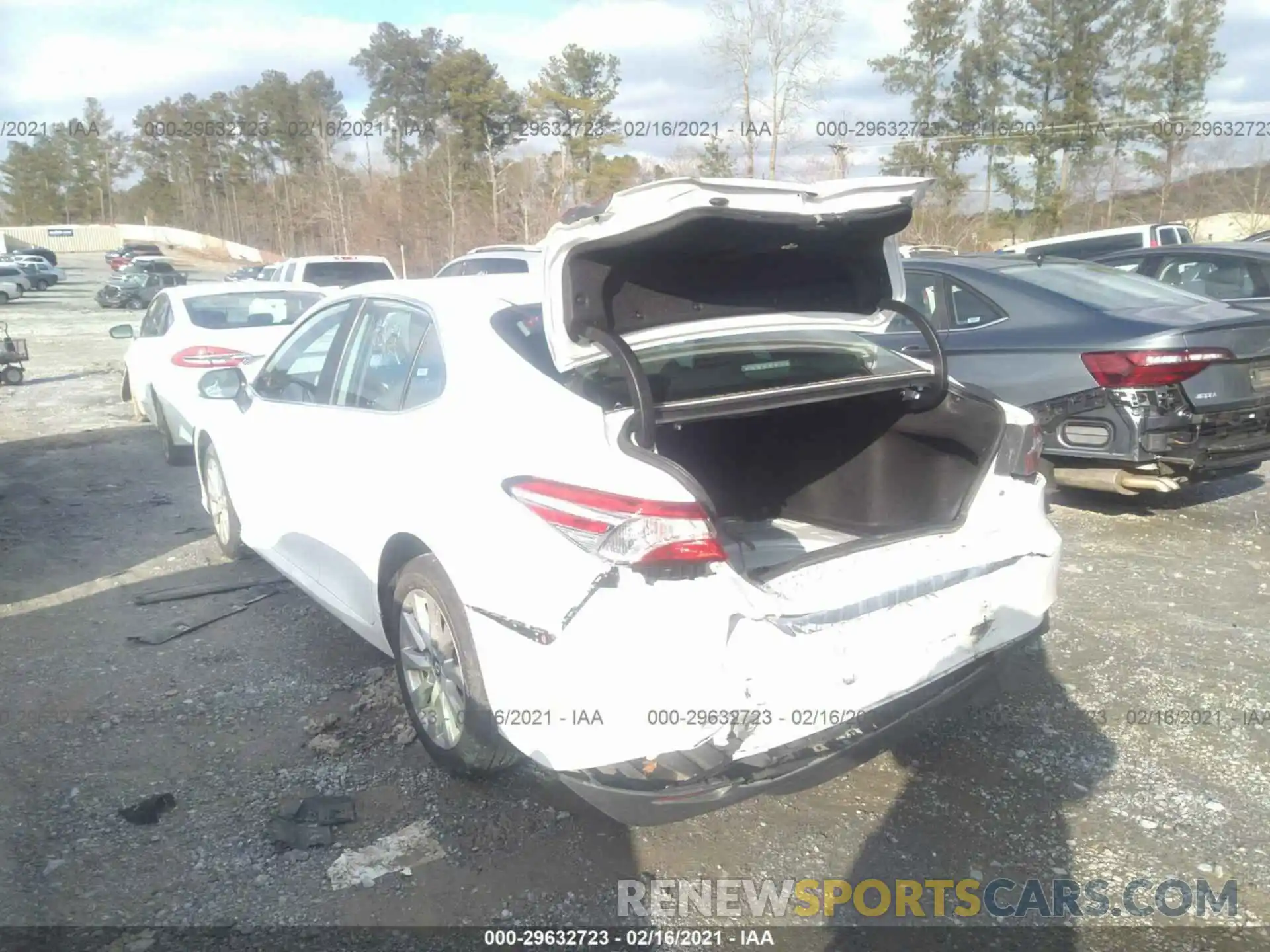 6 Photograph of a damaged car 4T1C11AK7LU931751 TOYOTA CAMRY 2020