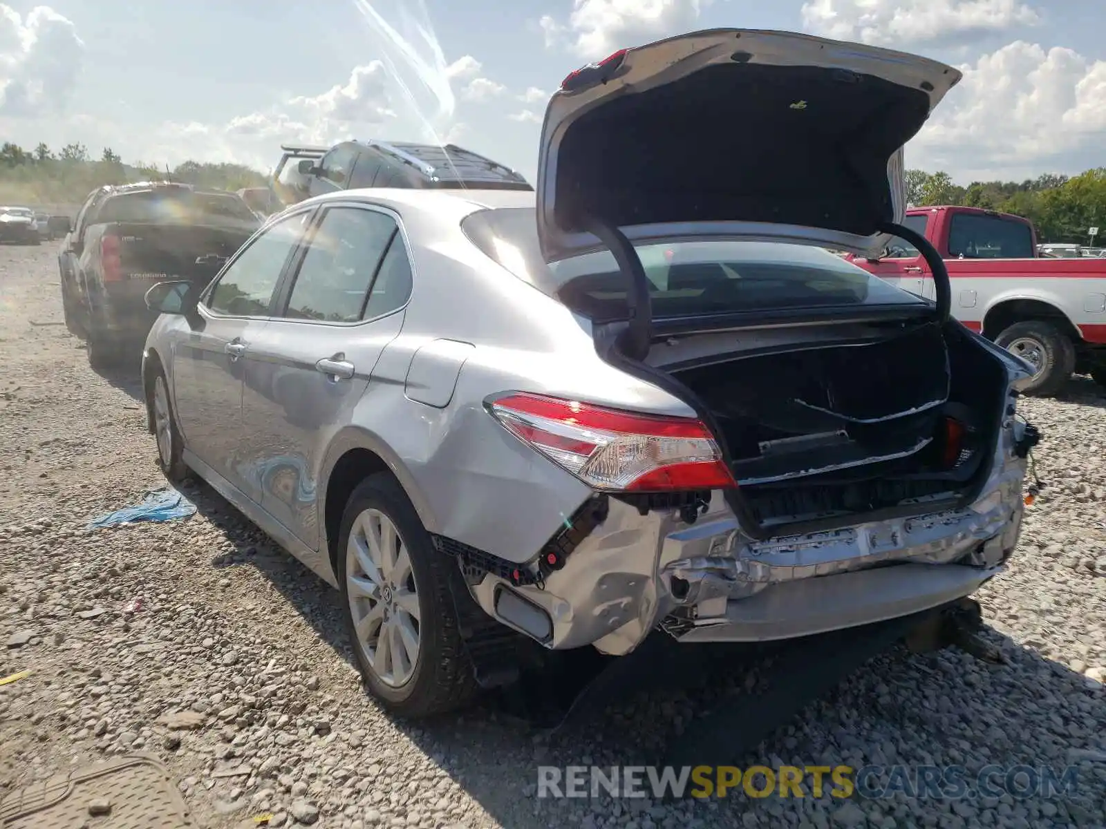 3 Photograph of a damaged car 4T1C11AK7LU940515 TOYOTA CAMRY 2020