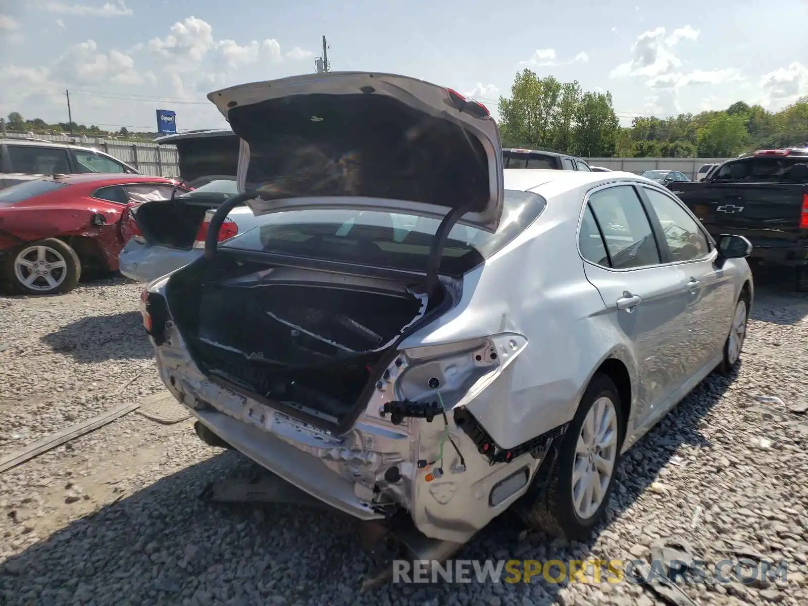 4 Photograph of a damaged car 4T1C11AK7LU940515 TOYOTA CAMRY 2020