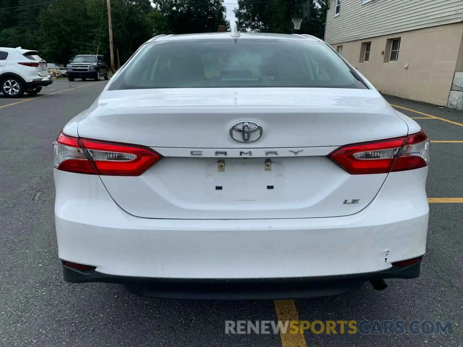 10 Photograph of a damaged car 4T1C11AK7LU942796 TOYOTA CAMRY 2020