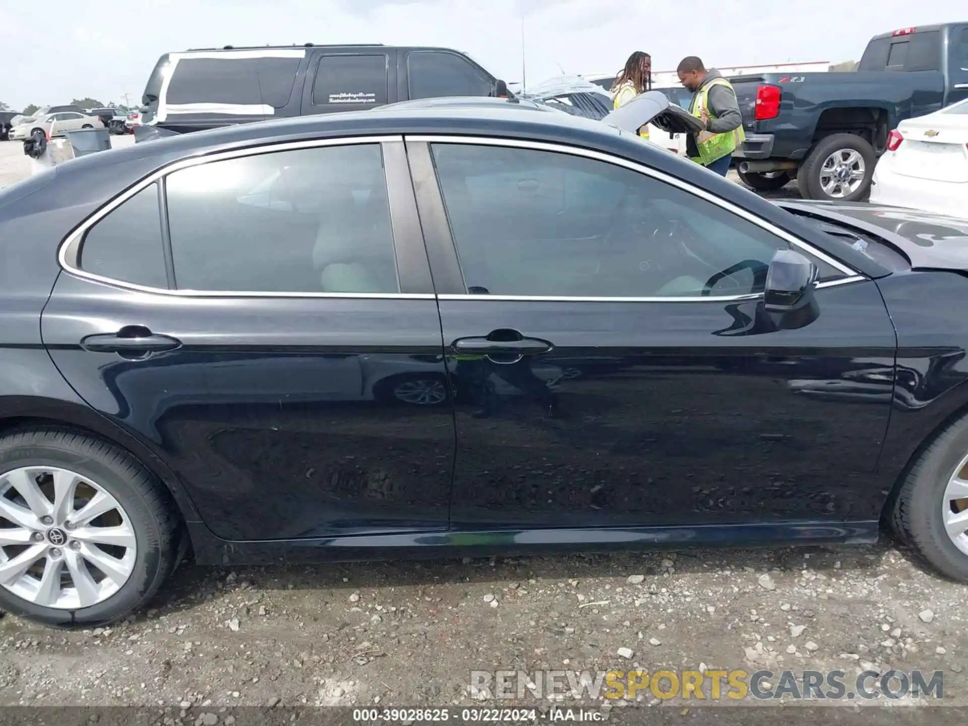 13 Photograph of a damaged car 4T1C11AK7LU951482 TOYOTA CAMRY 2020