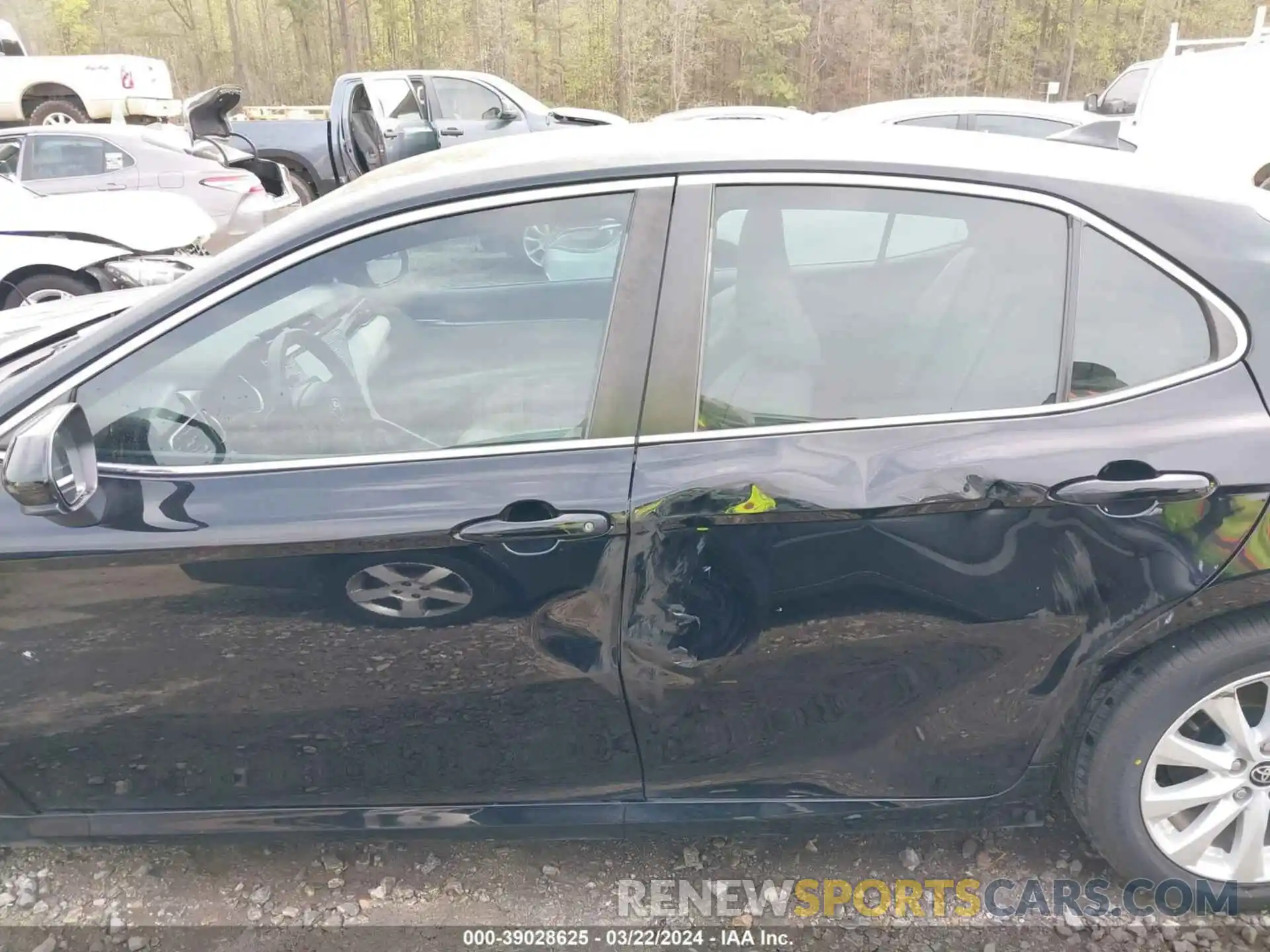 14 Photograph of a damaged car 4T1C11AK7LU951482 TOYOTA CAMRY 2020