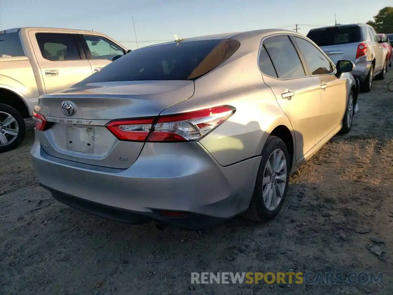 4 Photograph of a damaged car 4T1C11AK7LU955919 TOYOTA CAMRY 2020