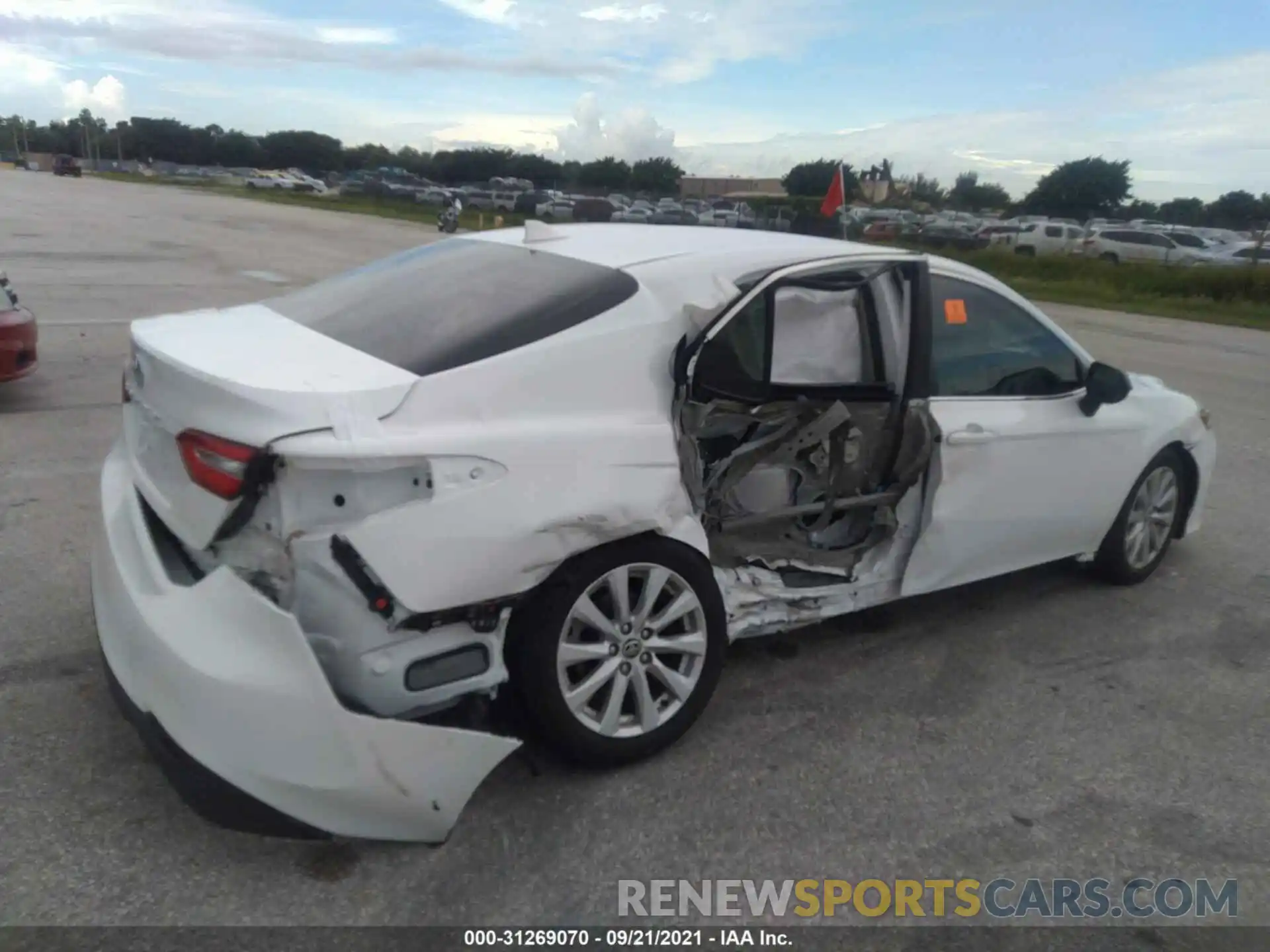 6 Photograph of a damaged car 4T1C11AK7LU971425 TOYOTA CAMRY 2020