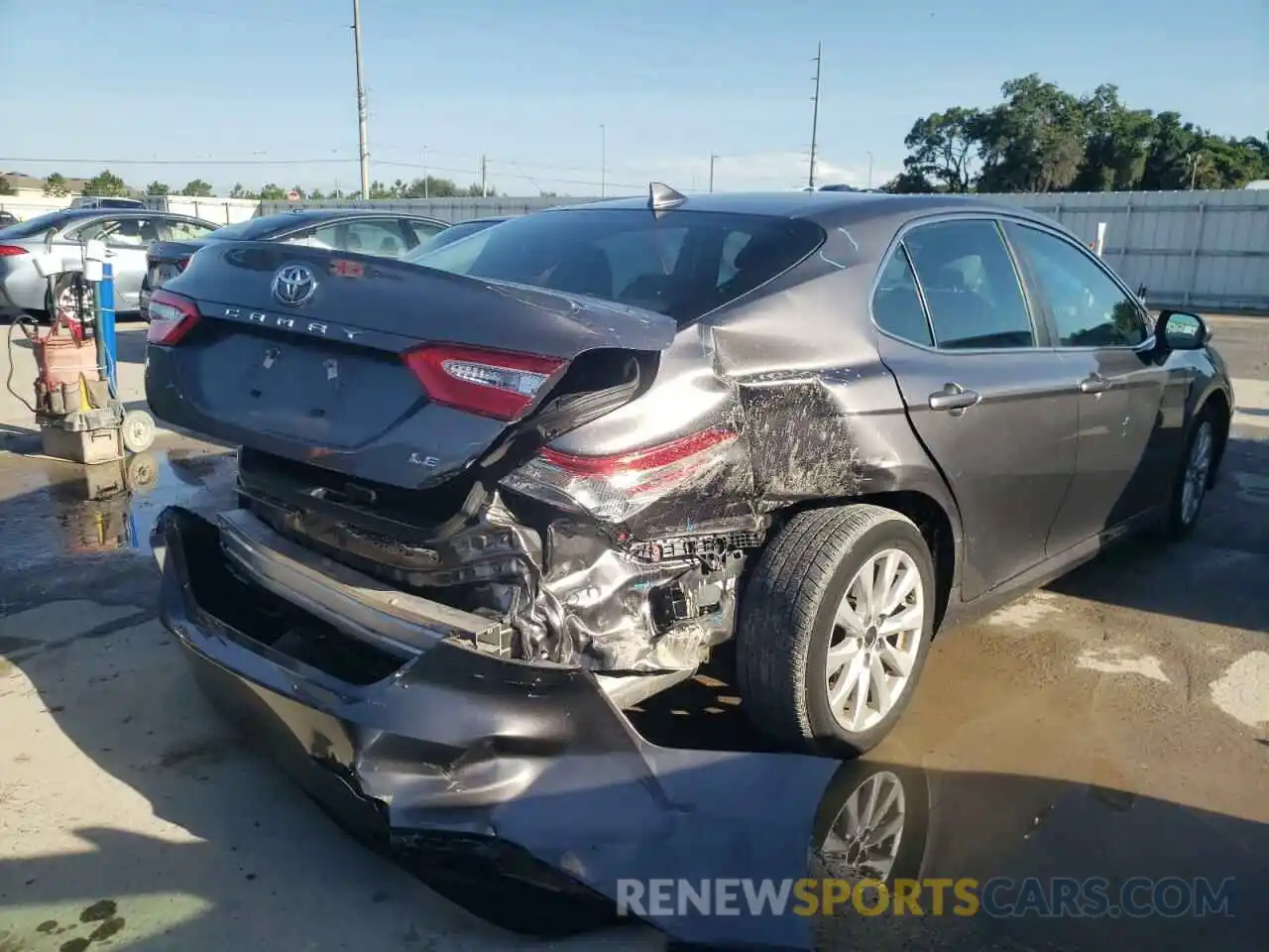 4 Photograph of a damaged car 4T1C11AK7LU978942 TOYOTA CAMRY 2020