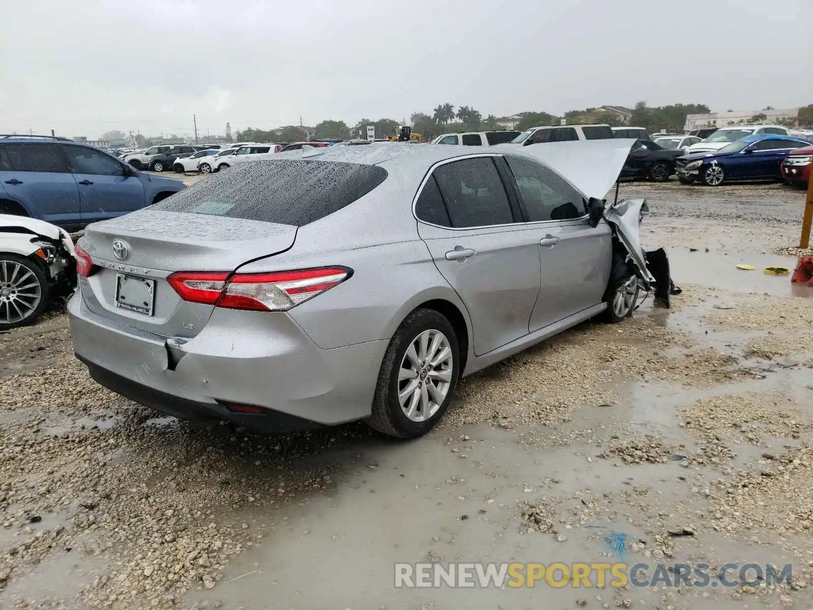 4 Photograph of a damaged car 4T1C11AK7LU995787 TOYOTA CAMRY 2020