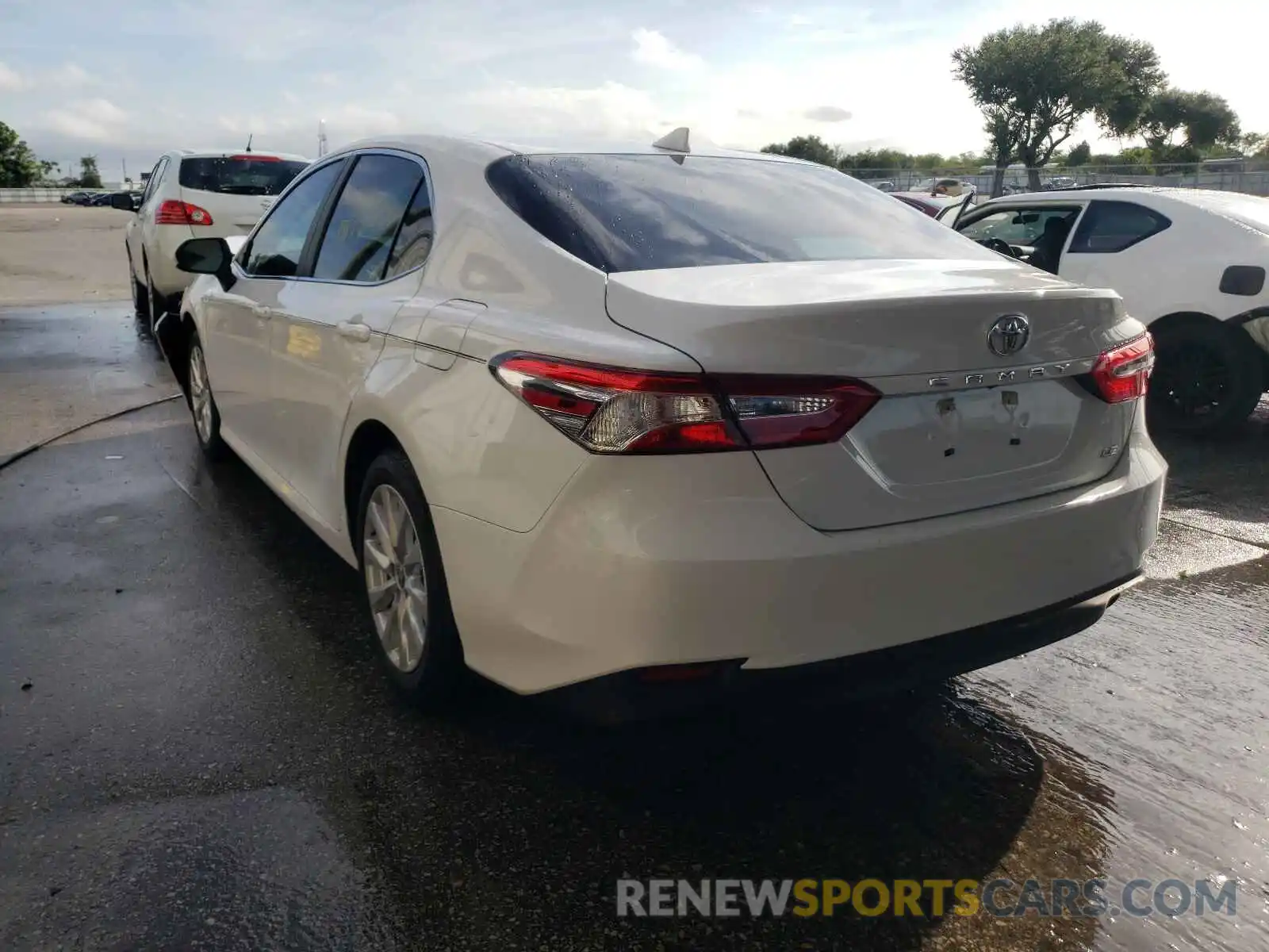 3 Photograph of a damaged car 4T1C11AK7LU997569 TOYOTA CAMRY 2020