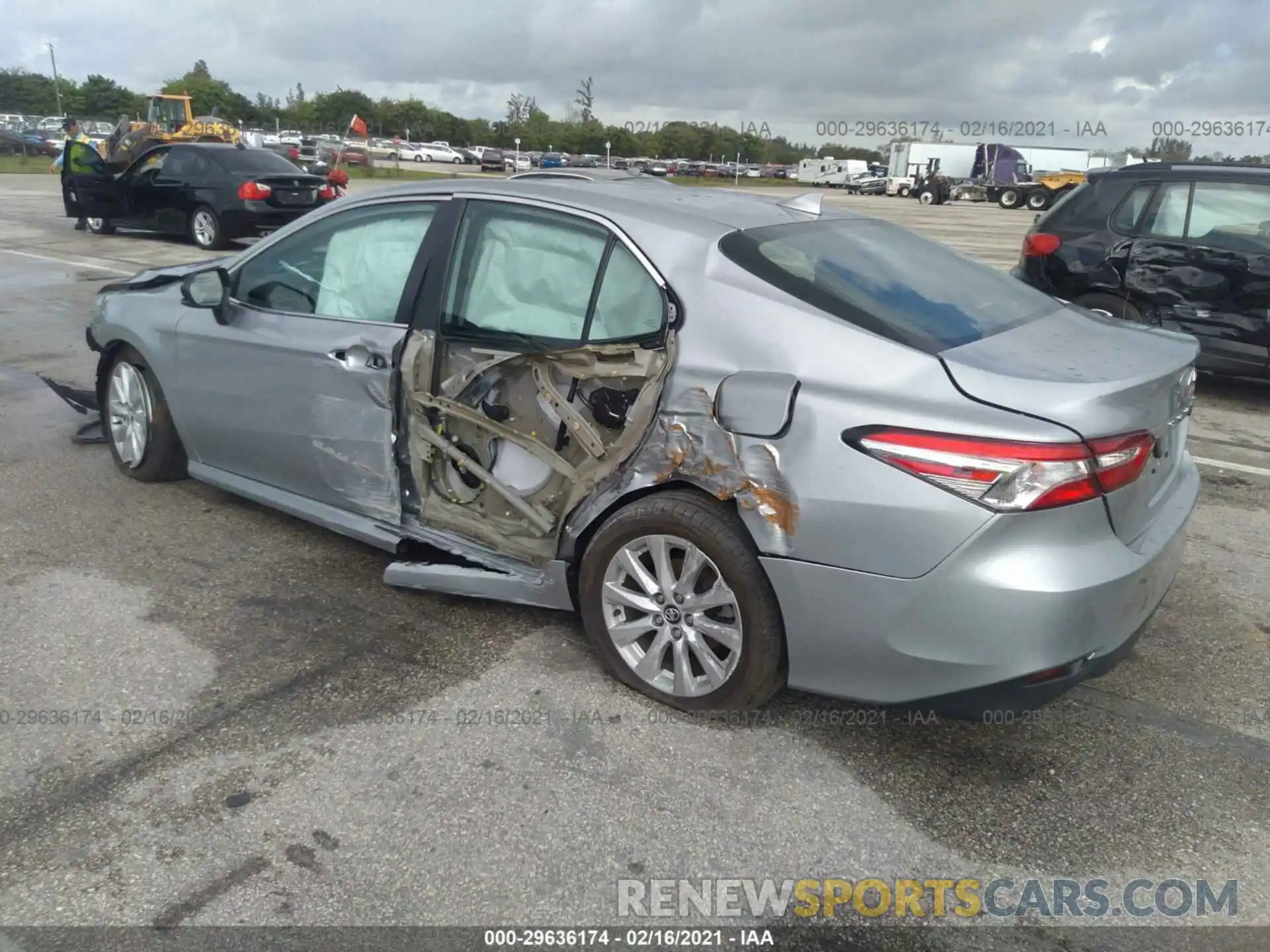 3 Photograph of a damaged car 4T1C11AK8LU314682 TOYOTA CAMRY 2020