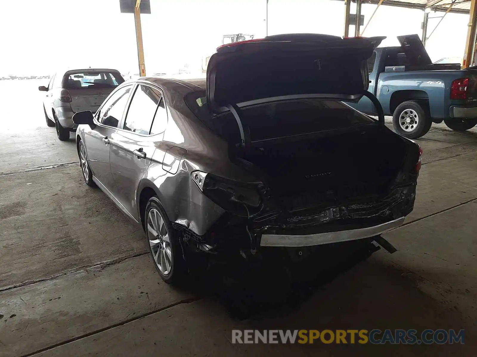 3 Photograph of a damaged car 4T1C11AK8LU317341 TOYOTA CAMRY 2020