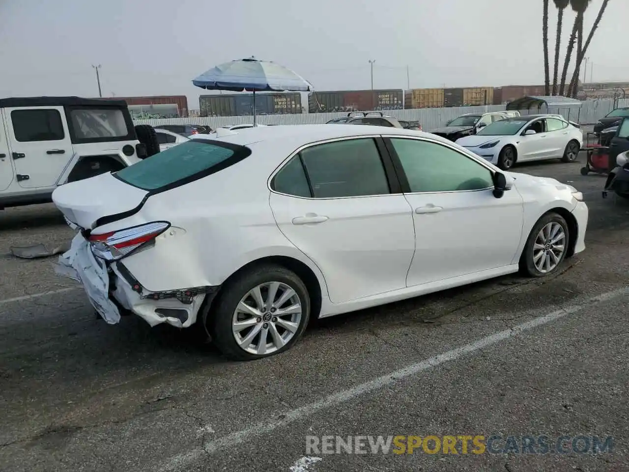 3 Photograph of a damaged car 4T1C11AK8LU321423 TOYOTA CAMRY 2020