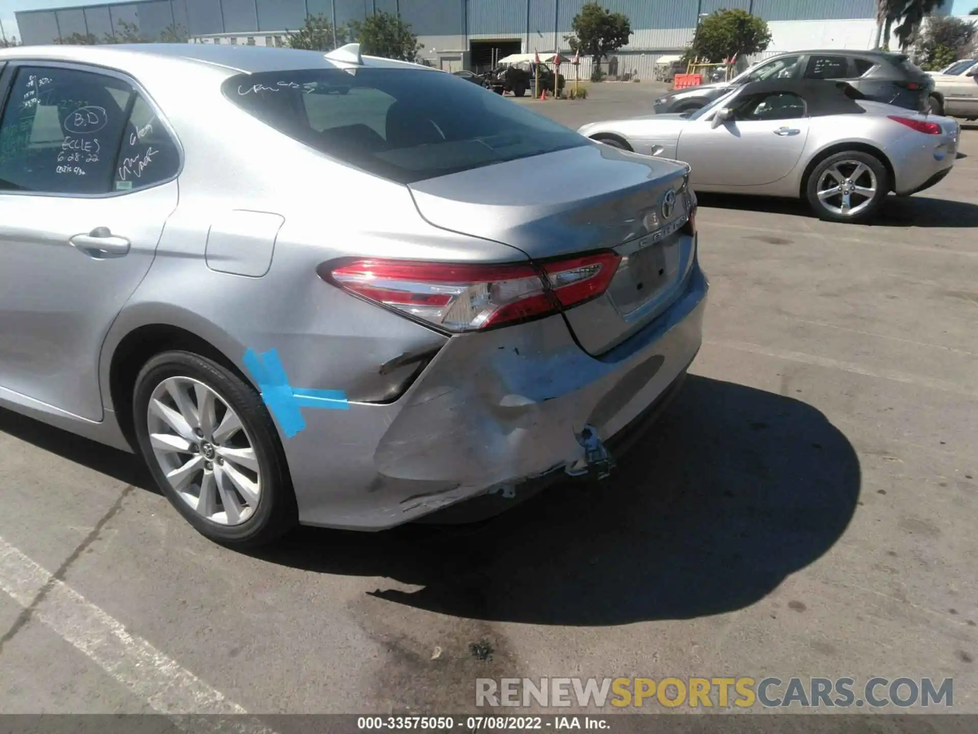 6 Photograph of a damaged car 4T1C11AK8LU330025 TOYOTA CAMRY 2020