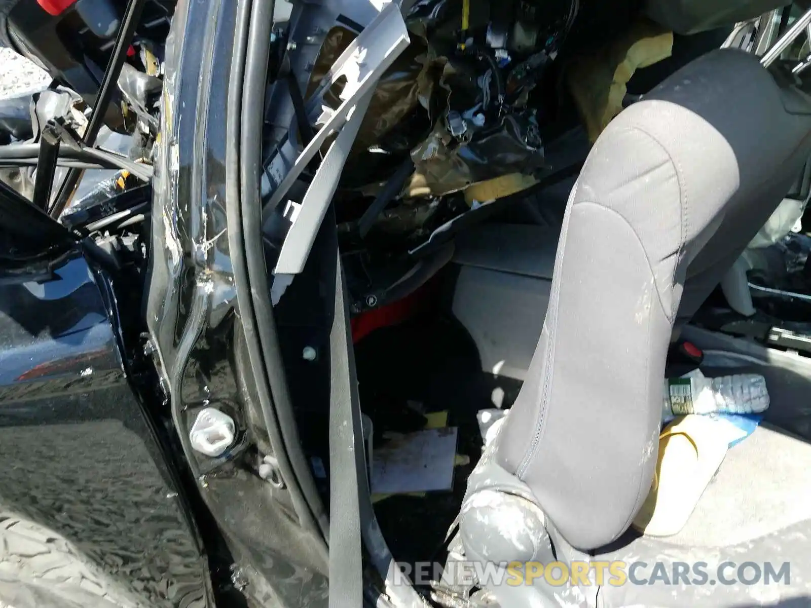 6 Фотография поврежденного автомобиля 4T1C11AK8LU335841 TOYOTA CAMRY 2020