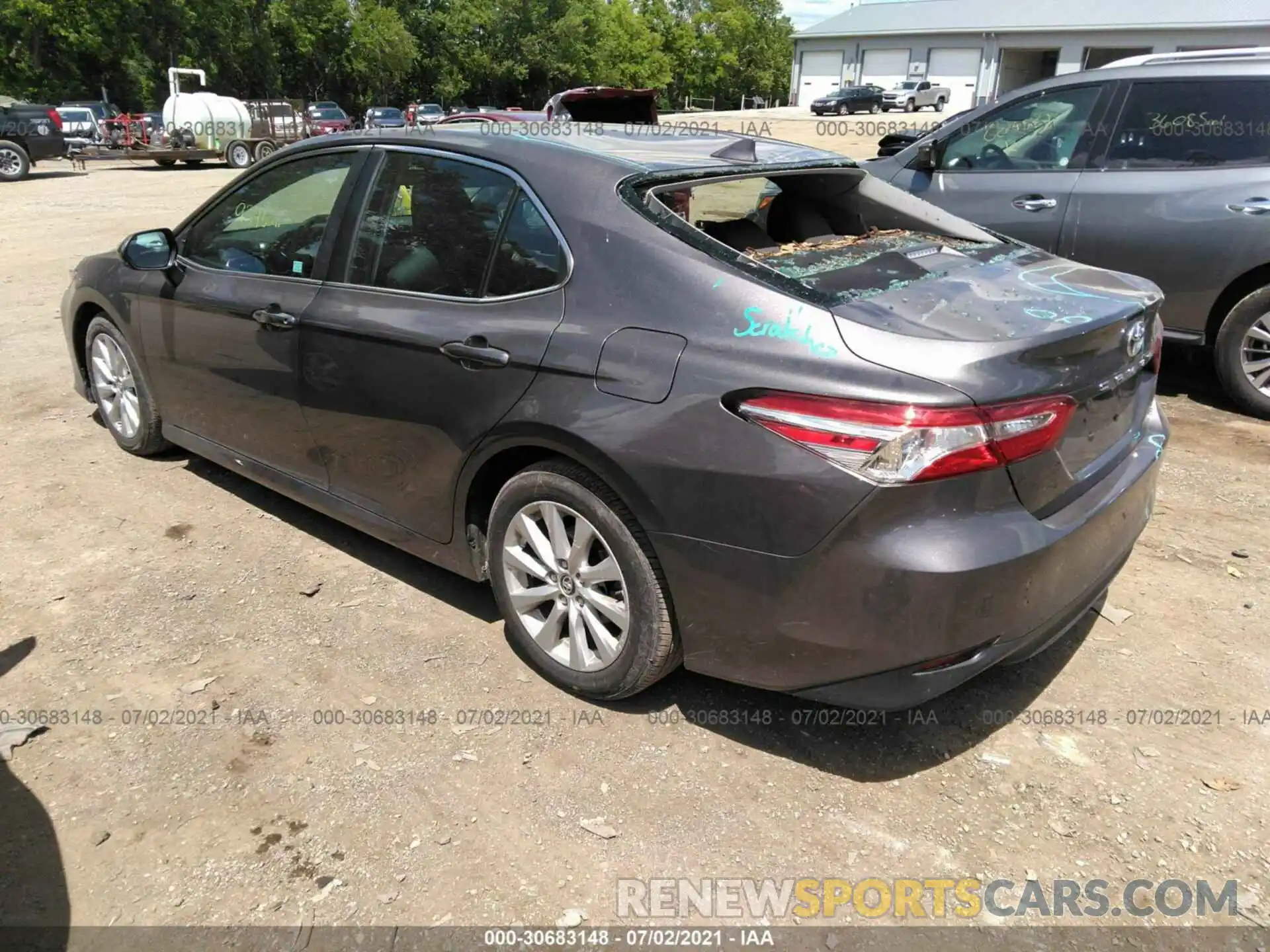 3 Photograph of a damaged car 4T1C11AK8LU337945 TOYOTA CAMRY 2020