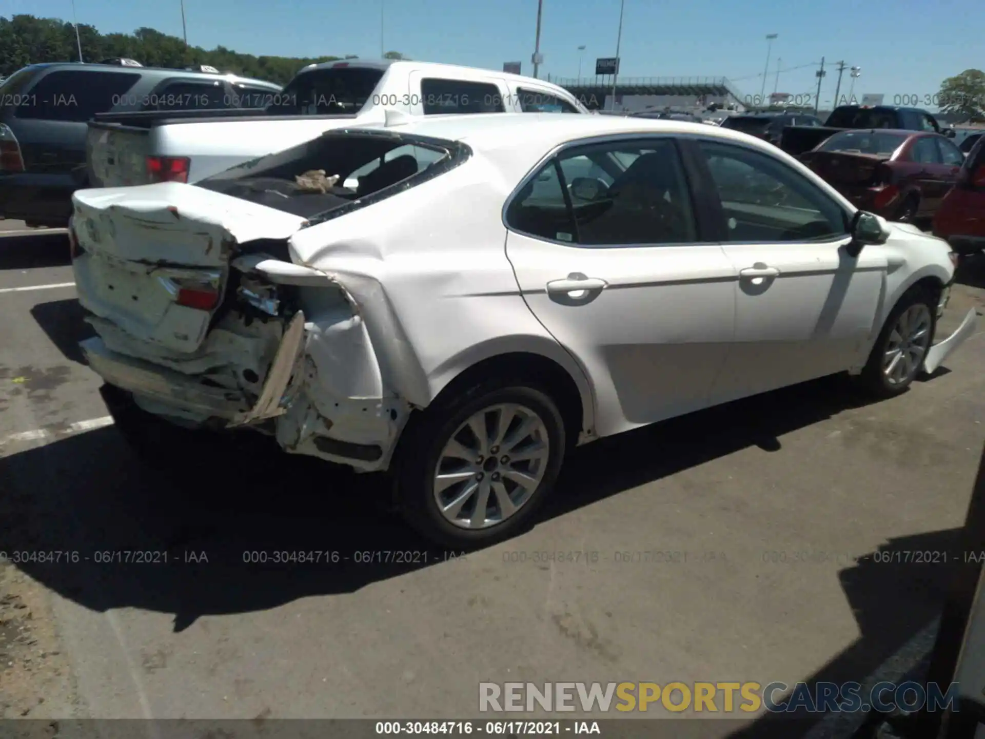 4 Photograph of a damaged car 4T1C11AK8LU344605 TOYOTA CAMRY 2020