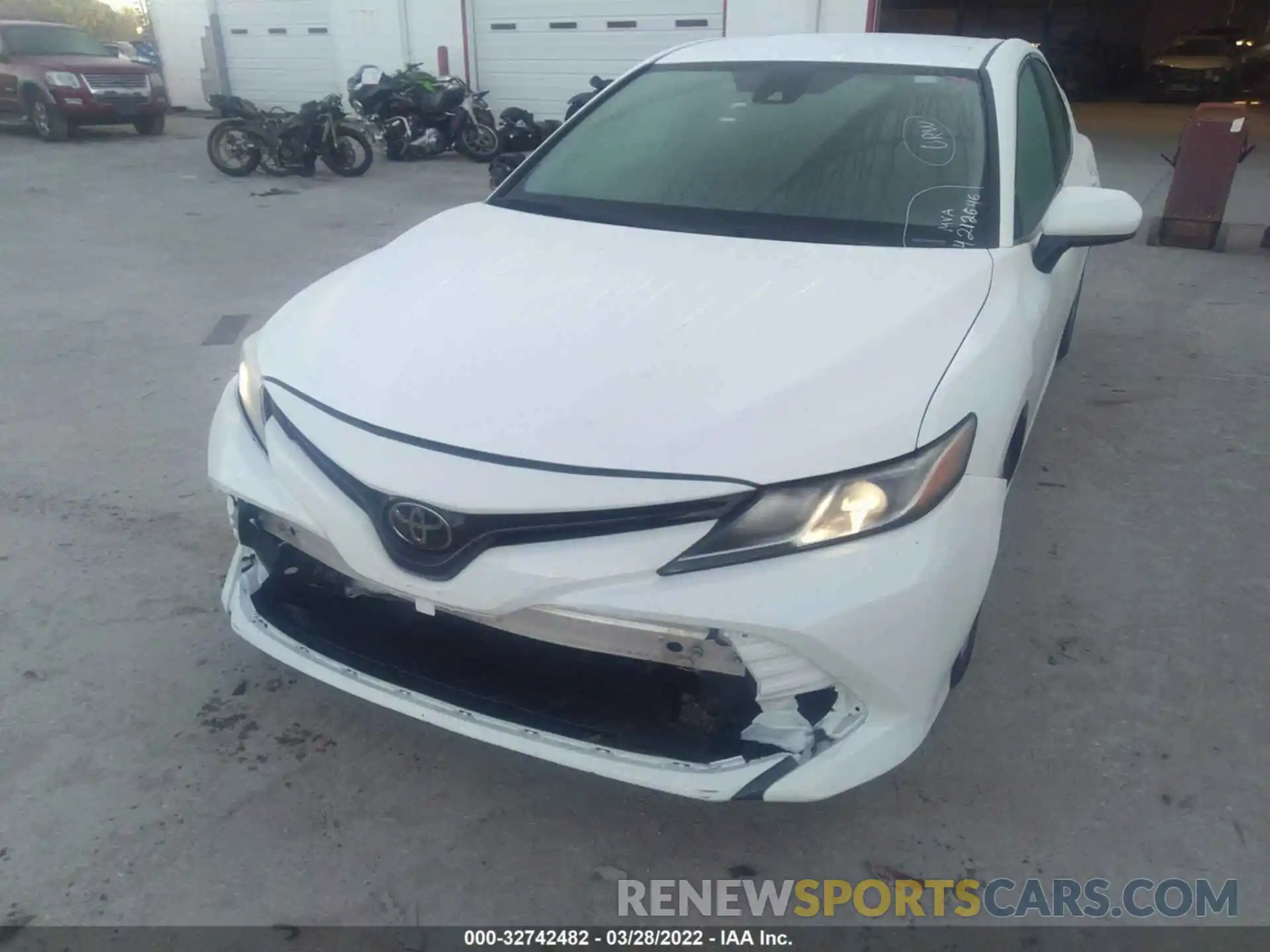 6 Photograph of a damaged car 4T1C11AK8LU346998 TOYOTA CAMRY 2020