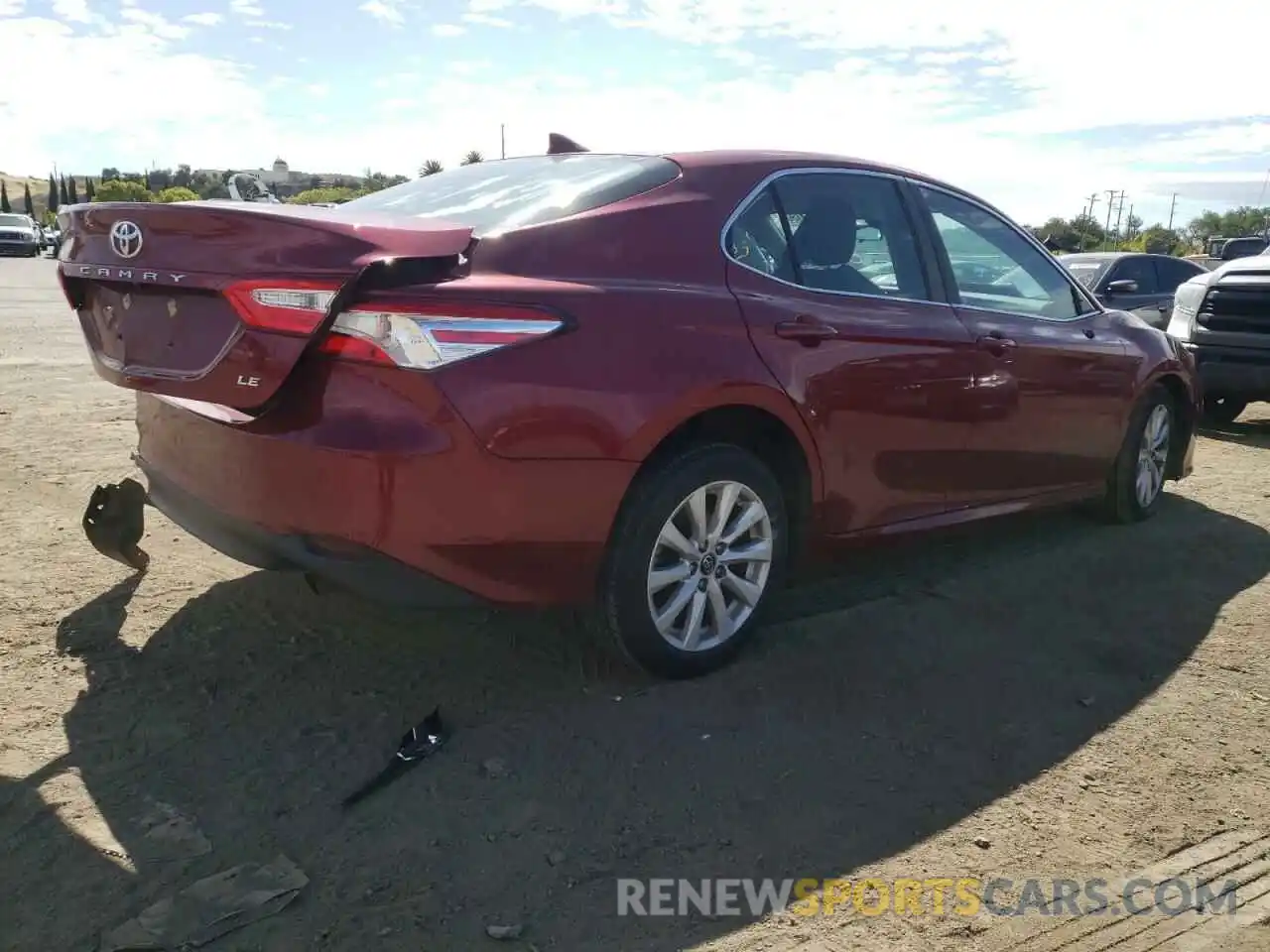 4 Photograph of a damaged car 4T1C11AK8LU347326 TOYOTA CAMRY 2020