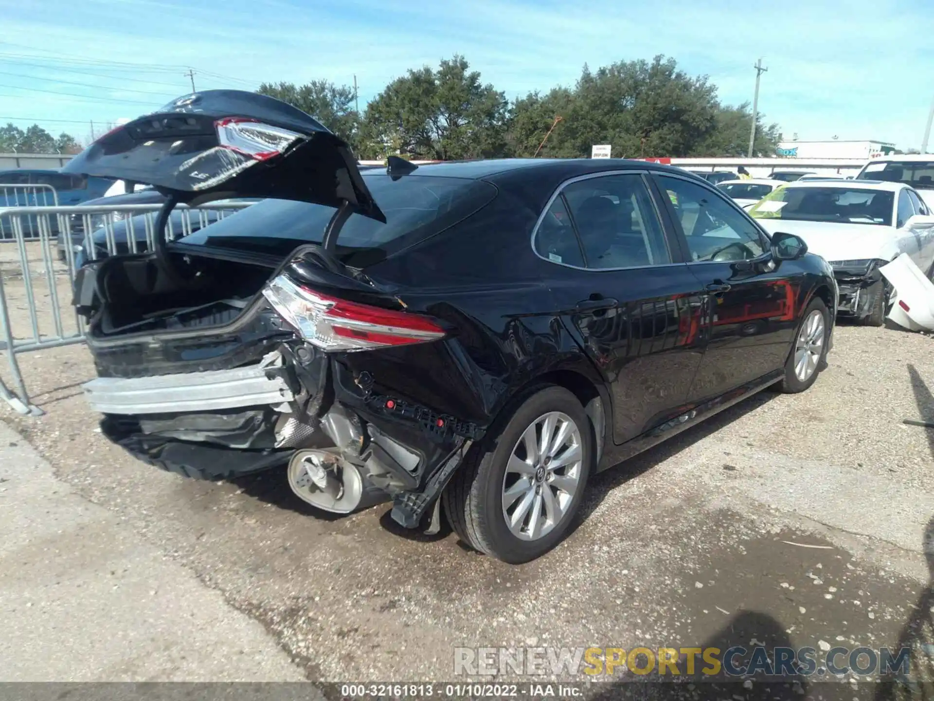 4 Photograph of a damaged car 4T1C11AK8LU351845 TOYOTA CAMRY 2020