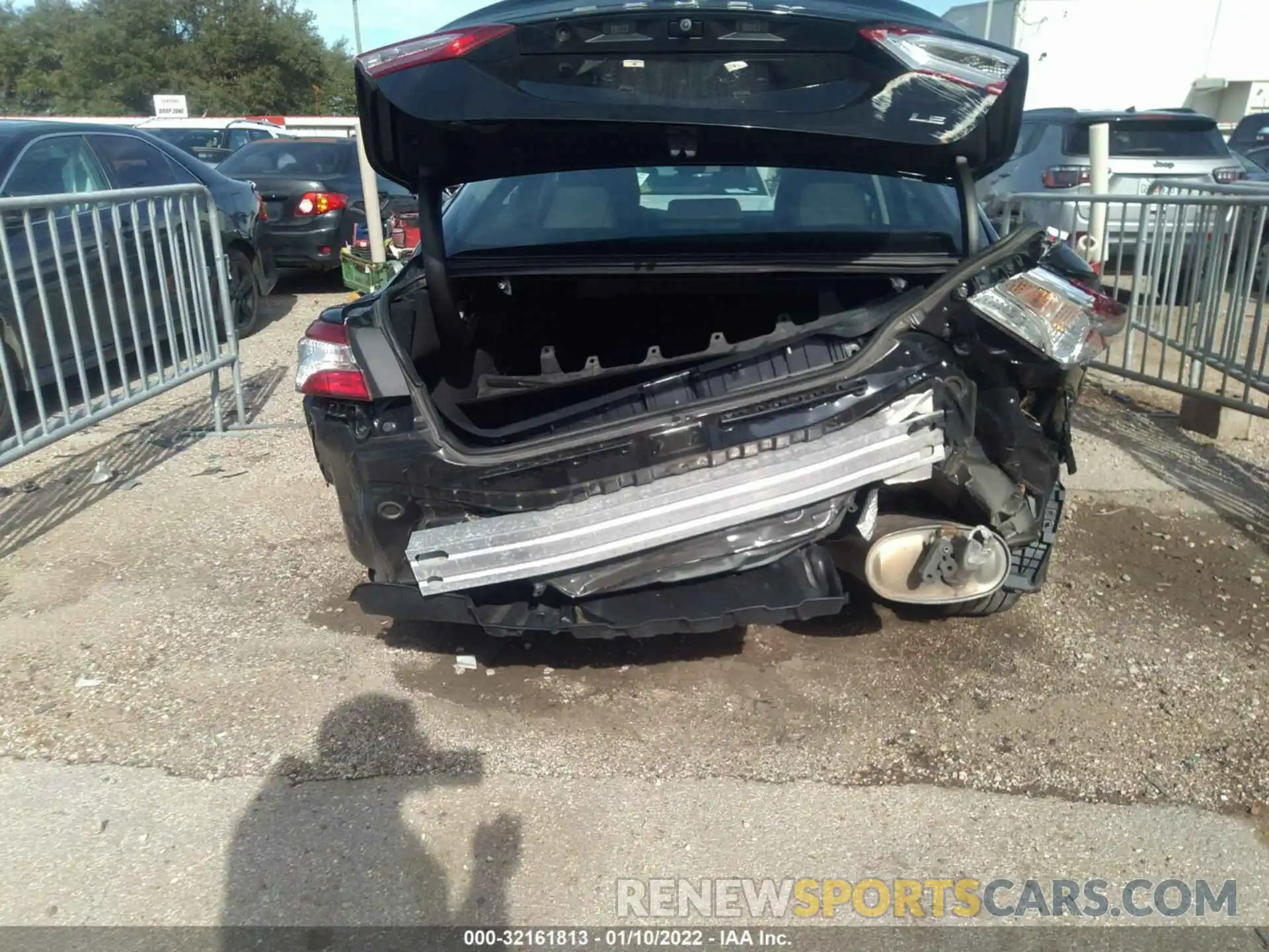 6 Photograph of a damaged car 4T1C11AK8LU351845 TOYOTA CAMRY 2020