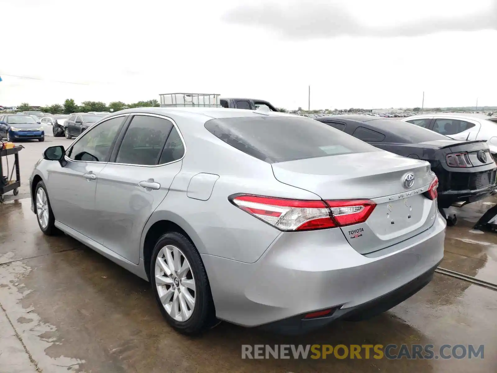 3 Photograph of a damaged car 4T1C11AK8LU351957 TOYOTA CAMRY 2020