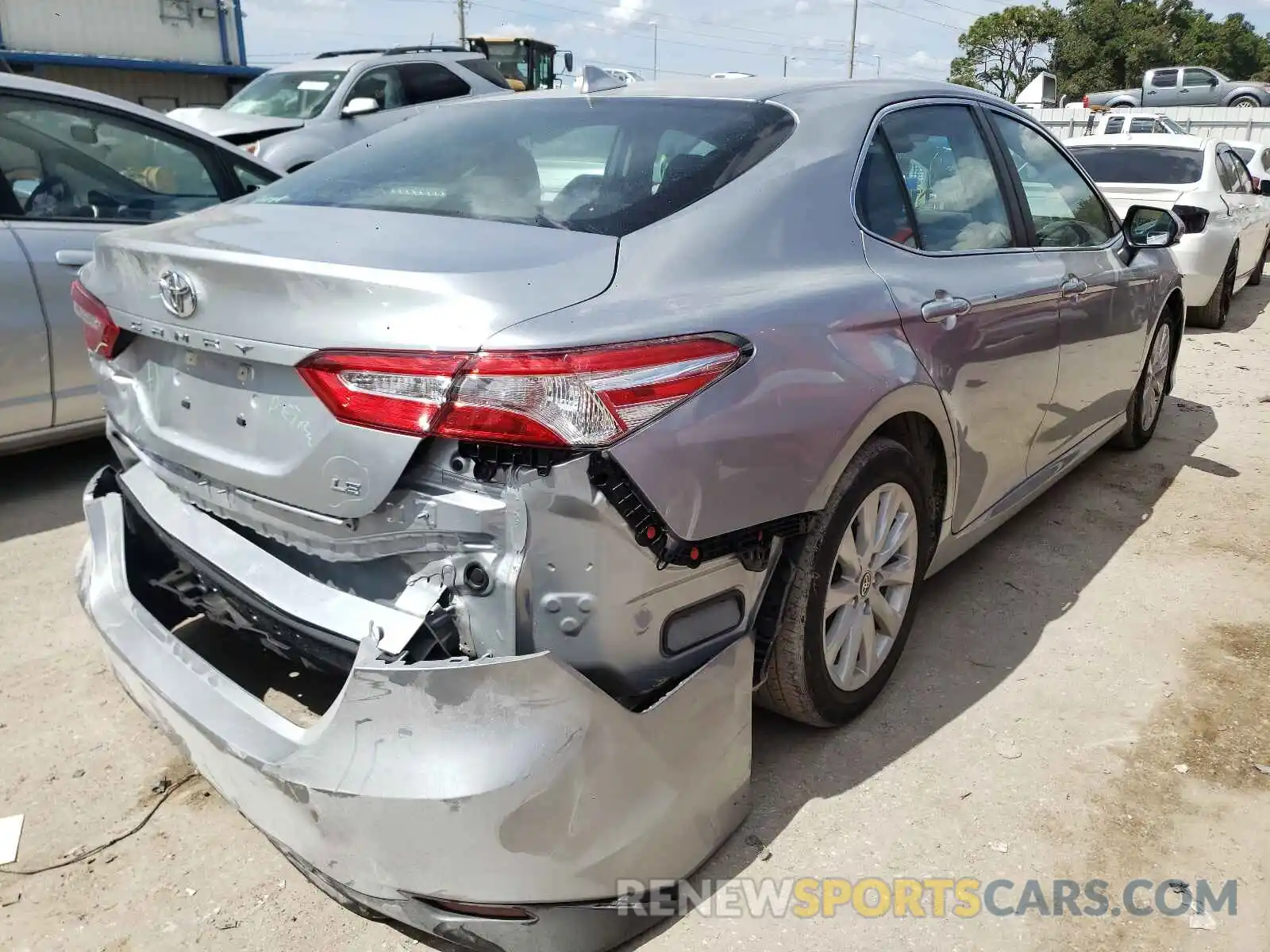 4 Photograph of a damaged car 4T1C11AK8LU375515 TOYOTA CAMRY 2020