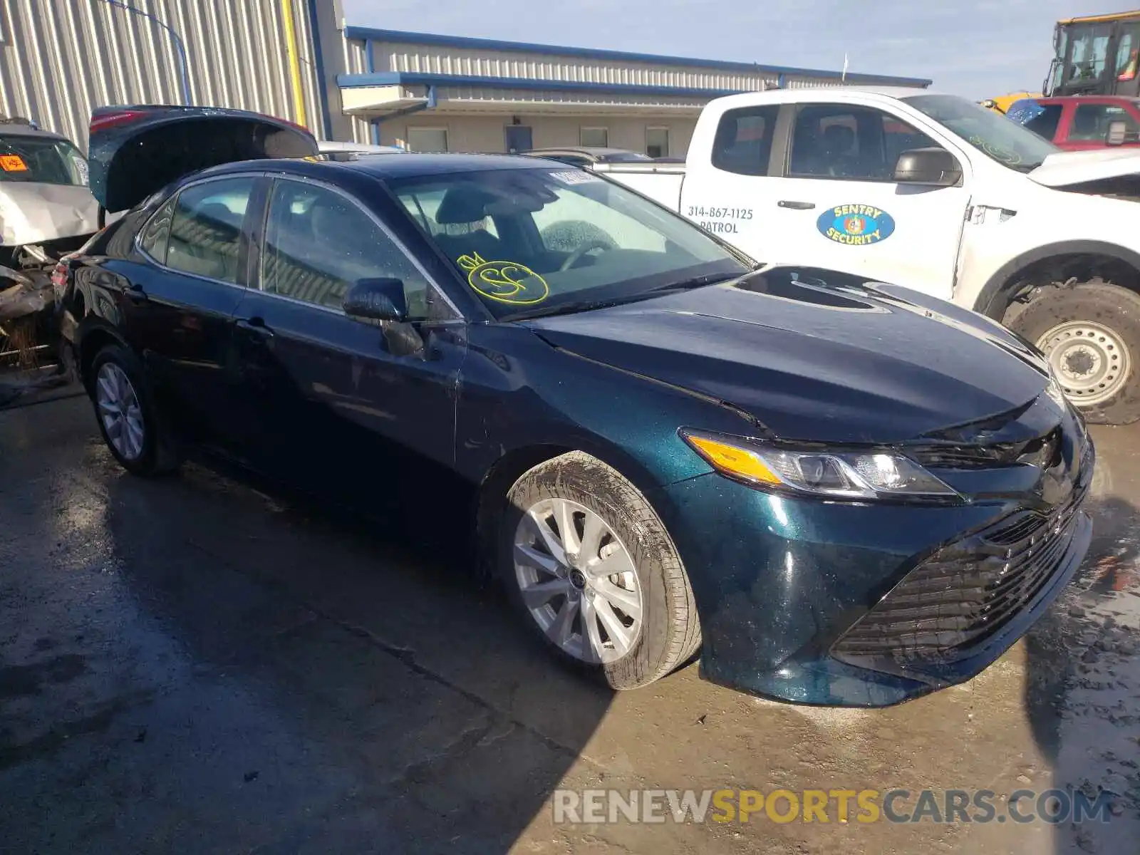 1 Photograph of a damaged car 4T1C11AK8LU386403 TOYOTA CAMRY 2020