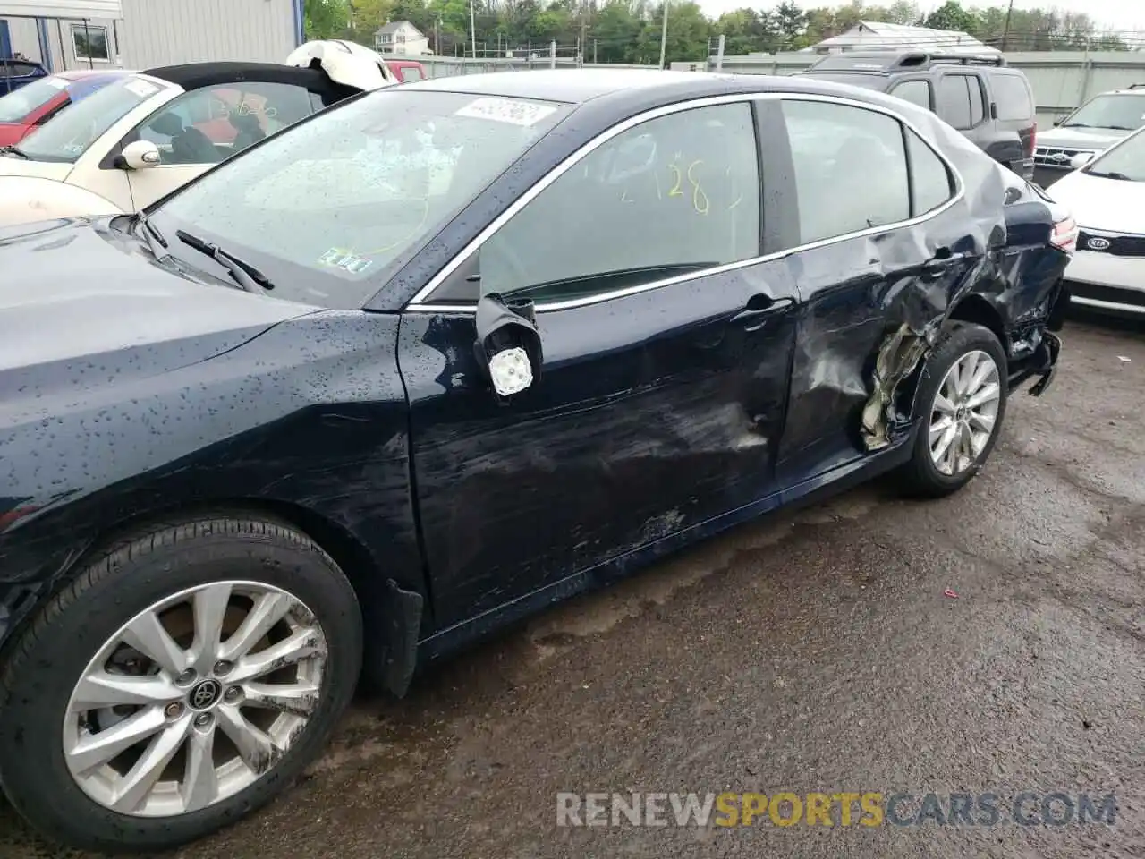 9 Photograph of a damaged car 4T1C11AK8LU500142 TOYOTA CAMRY 2020