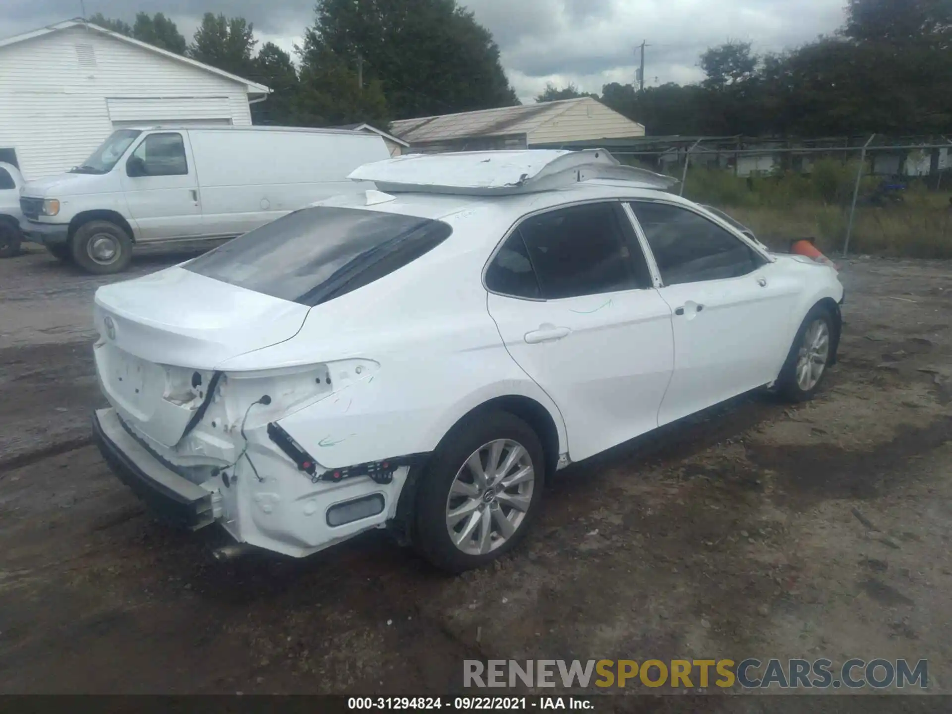 4 Photograph of a damaged car 4T1C11AK8LU872743 TOYOTA CAMRY 2020