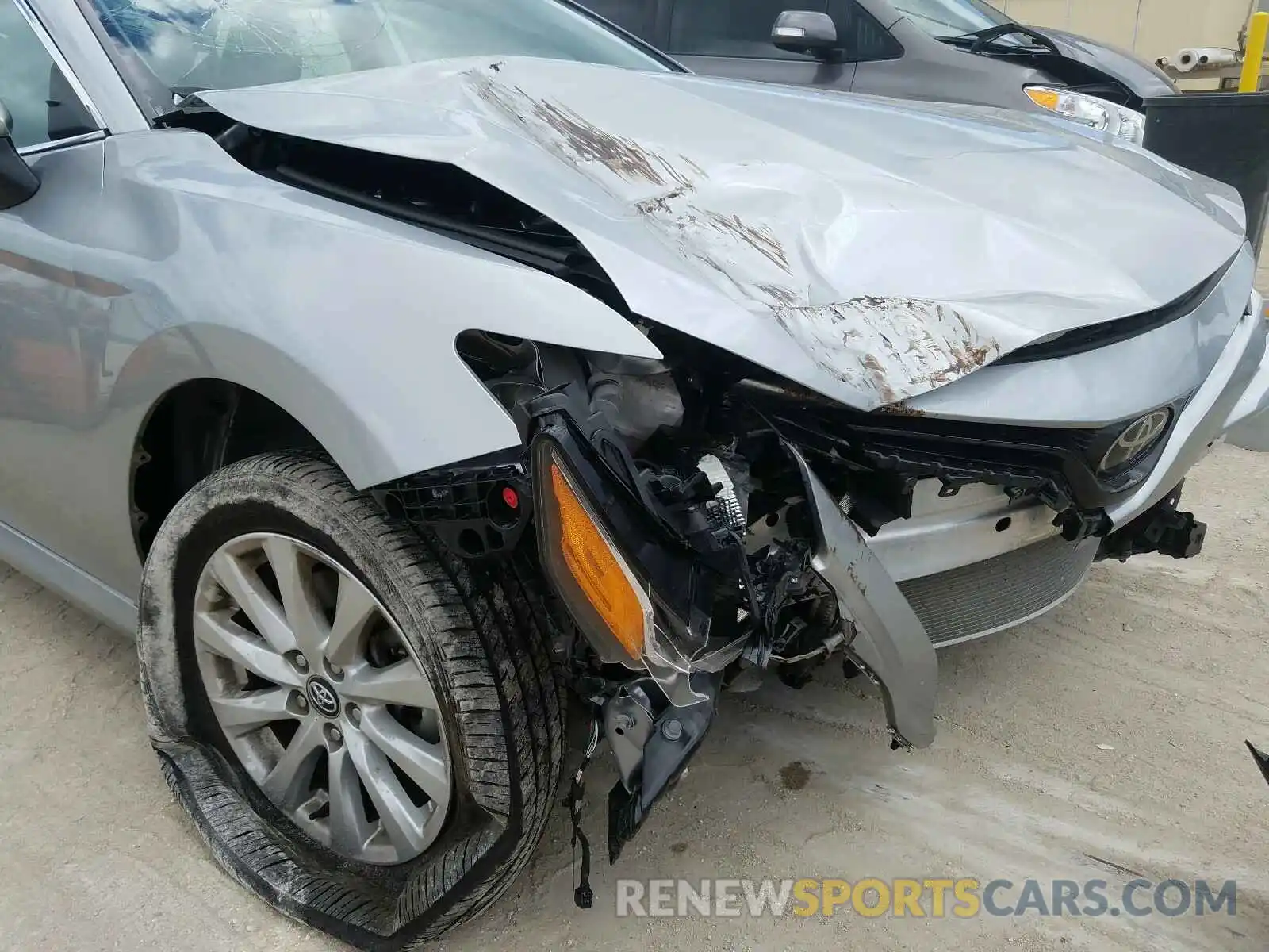 9 Photograph of a damaged car 4T1C11AK8LU881863 TOYOTA CAMRY 2020