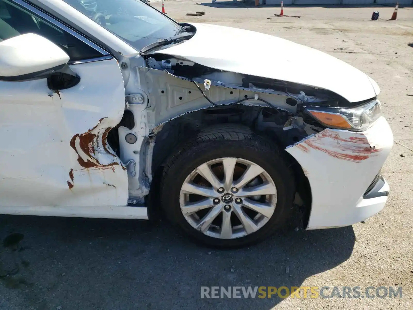 9 Photograph of a damaged car 4T1C11AK8LU885489 TOYOTA CAMRY 2020